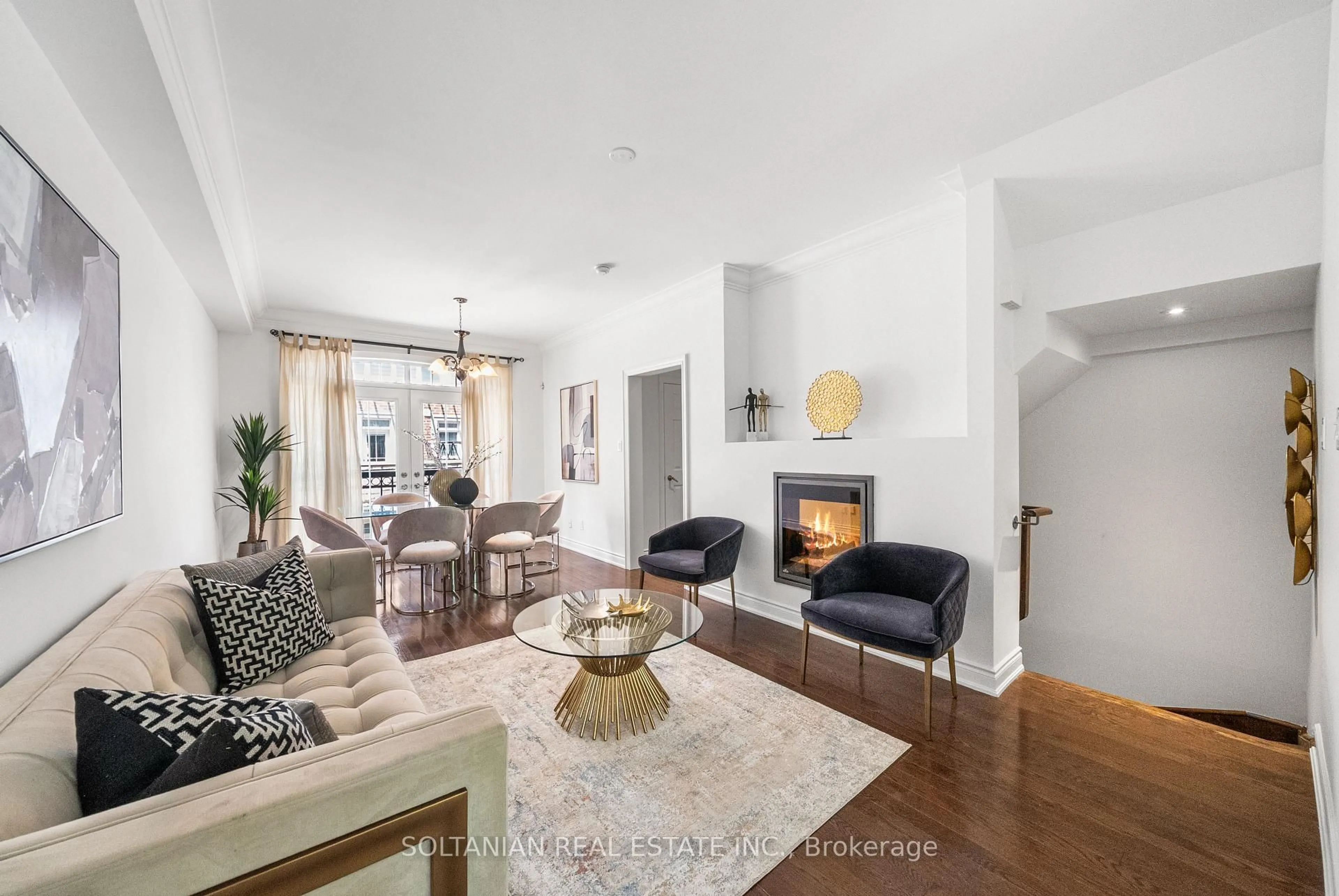 Living room with furniture, unknown for 25 Slingsby Lane, Toronto Ontario M2N 0H7