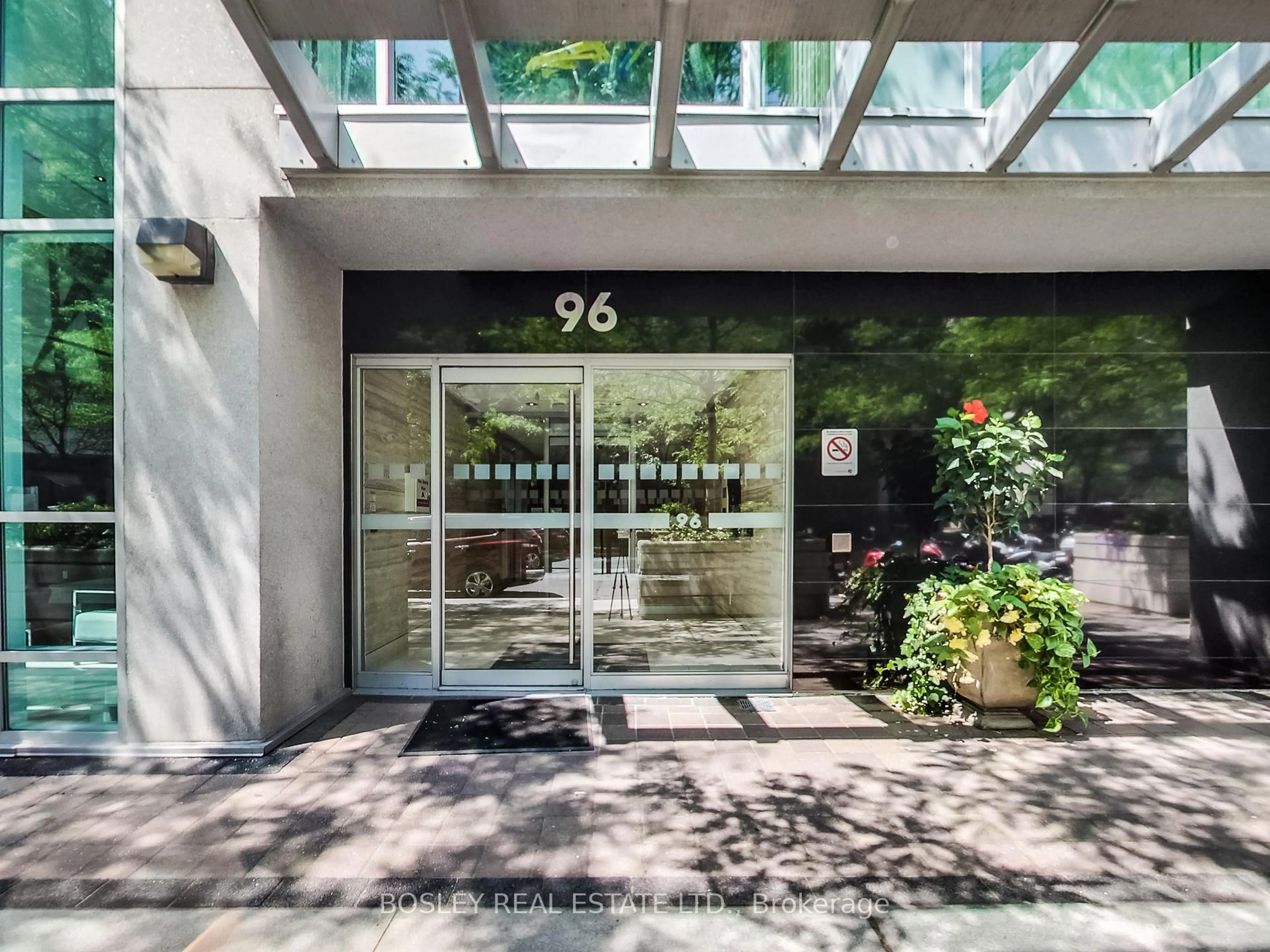 Indoor foyer for 96 St. Patrick St #201, Toronto Ontario M5T 1V2