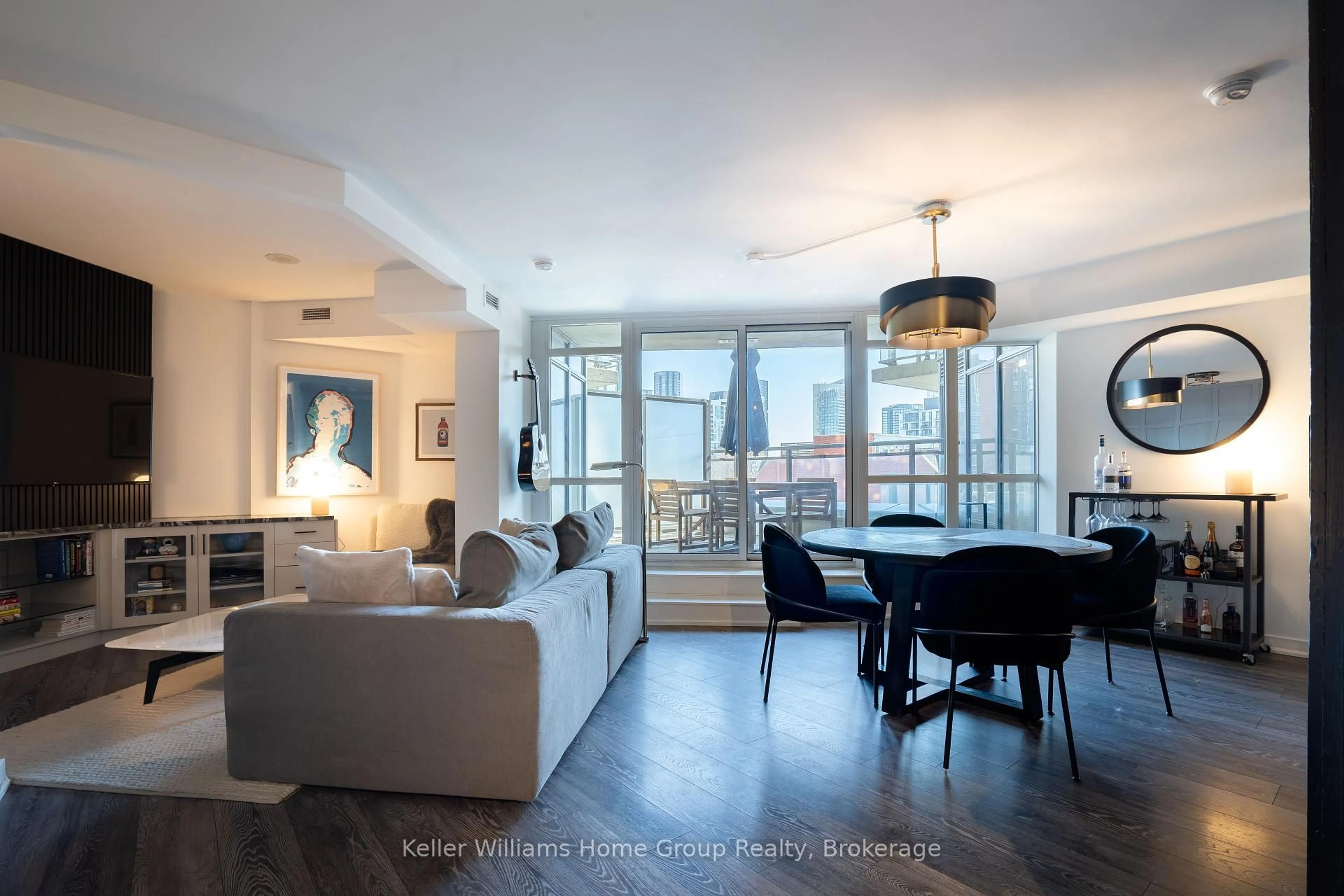 Living room with furniture, unknown for 775 KING St #430W, Toronto Ontario M5V 2K3