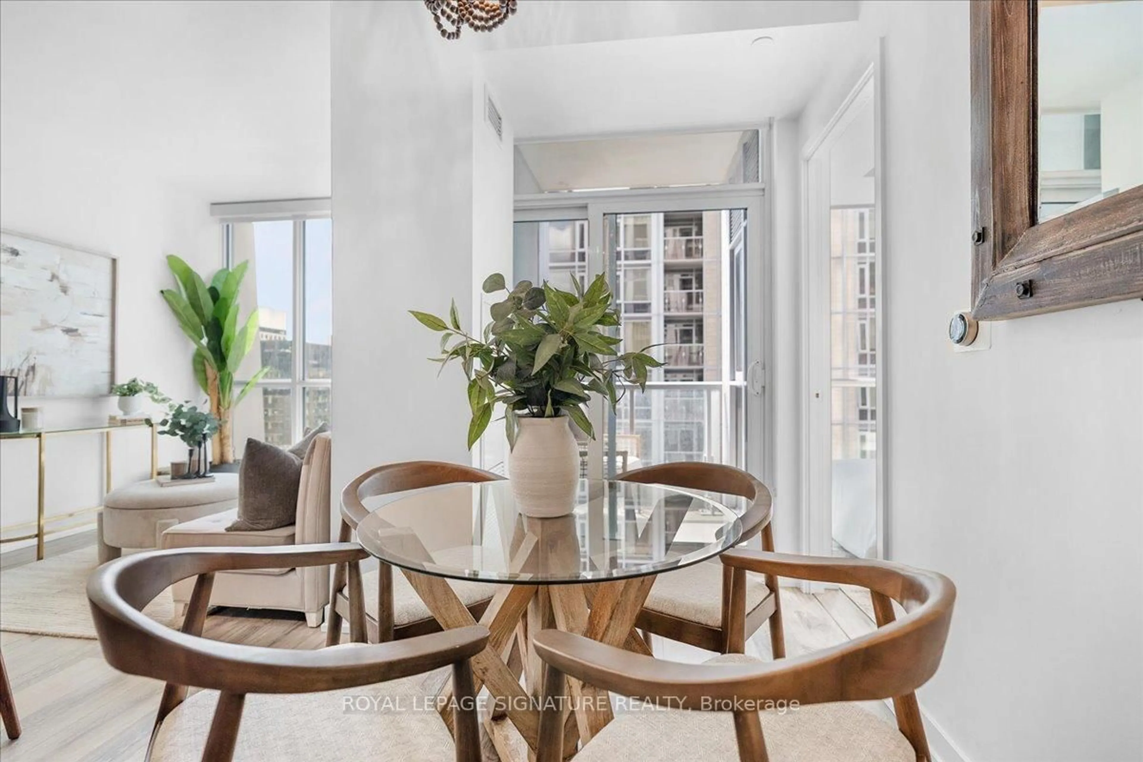 Dining room, unknown for 1 Yorkville Ave #1402, Toronto Ontario M4W 0B1