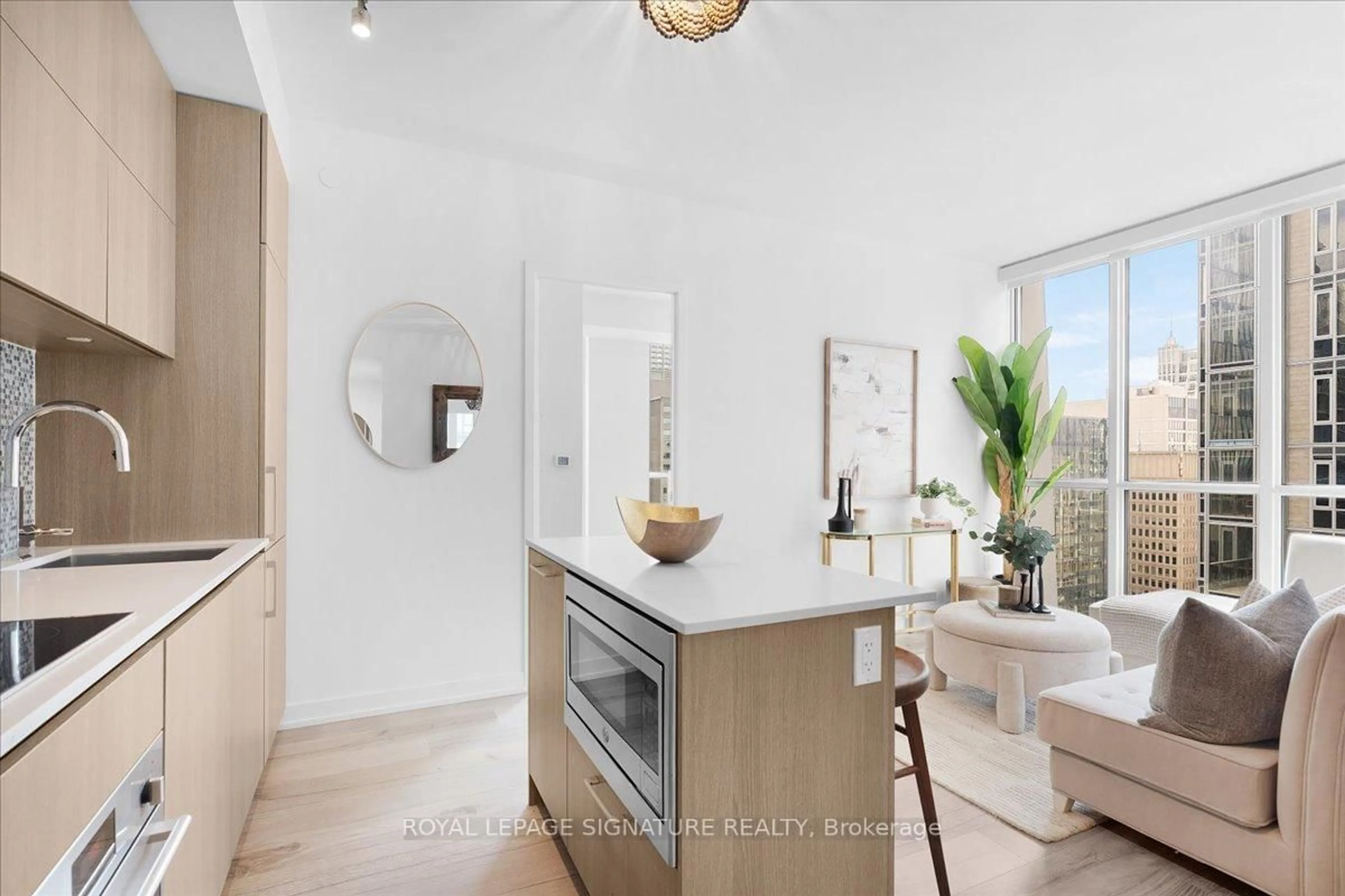 Unknown for 1 Yorkville Ave #1402, Toronto Ontario M4W 0B1