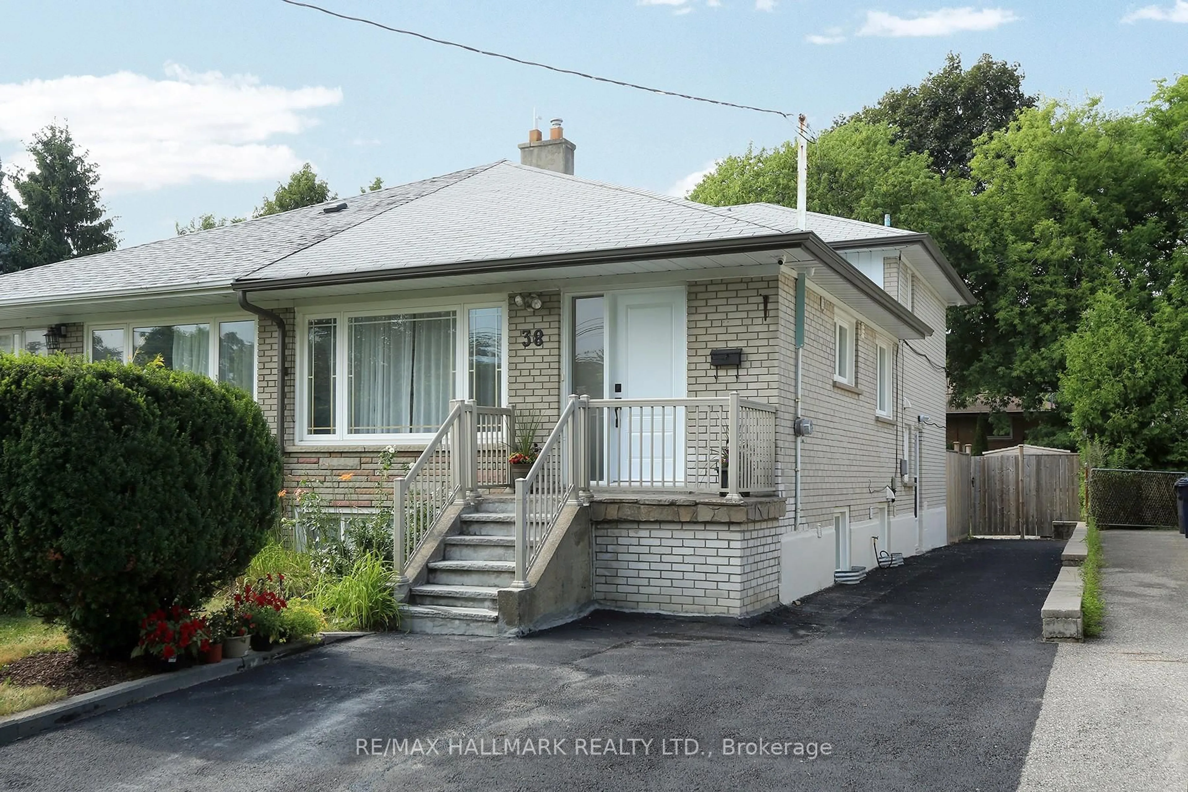 Home with vinyl exterior material, street for 38 Santa Barbara Rd, Toronto Ontario M2N 2C2