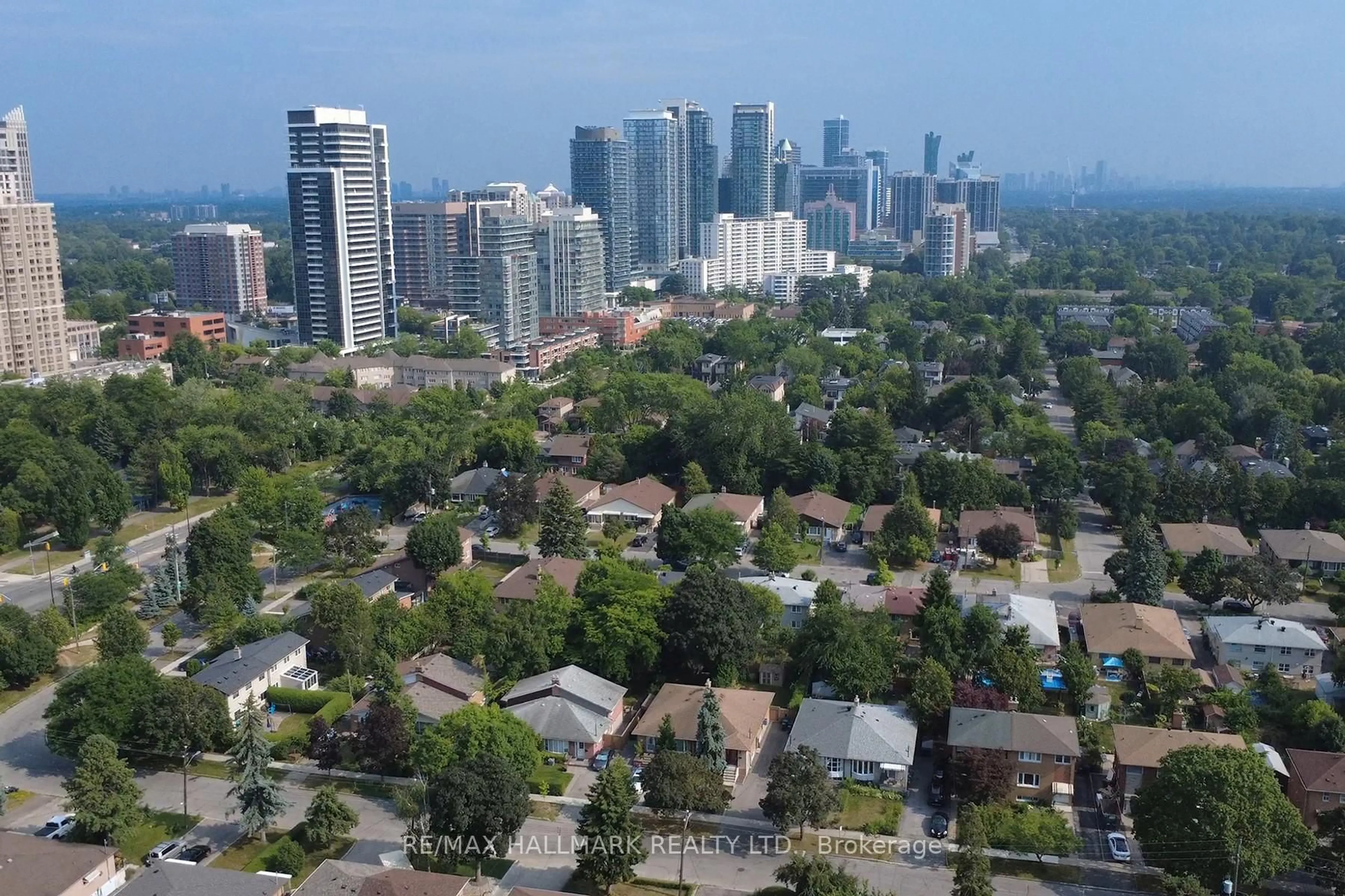 A pic from outside/outdoor area/front of a property/back of a property/a pic from drone, city buildings view from balcony for 38 Santa Barbara Rd, Toronto Ontario M2N 2C2