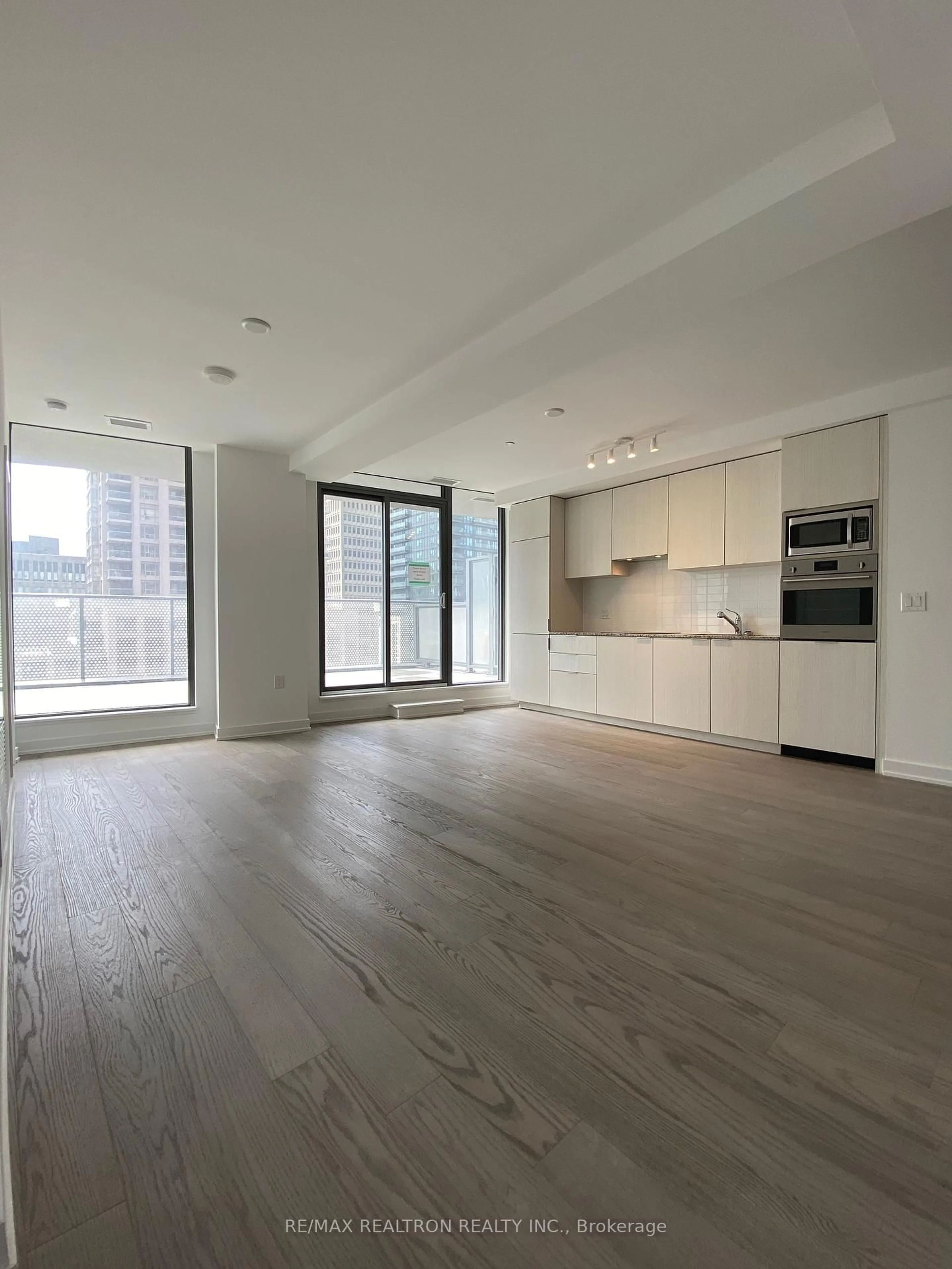 A pic of a room for 11 Wellesley St #607, Toronto Ontario M4Y 1E7