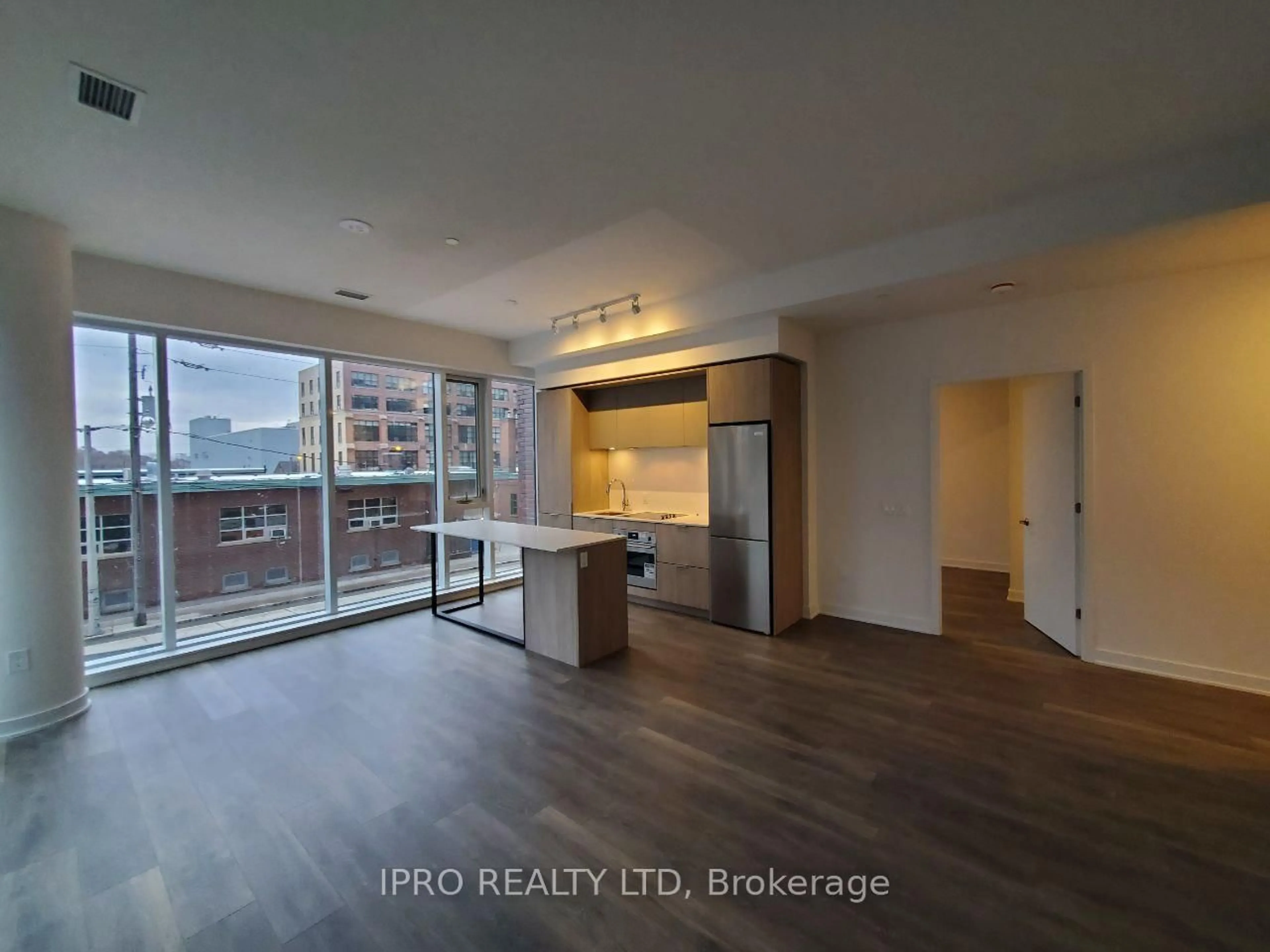Unknown for 130 River St #203, Toronto Ontario M5A 3P7