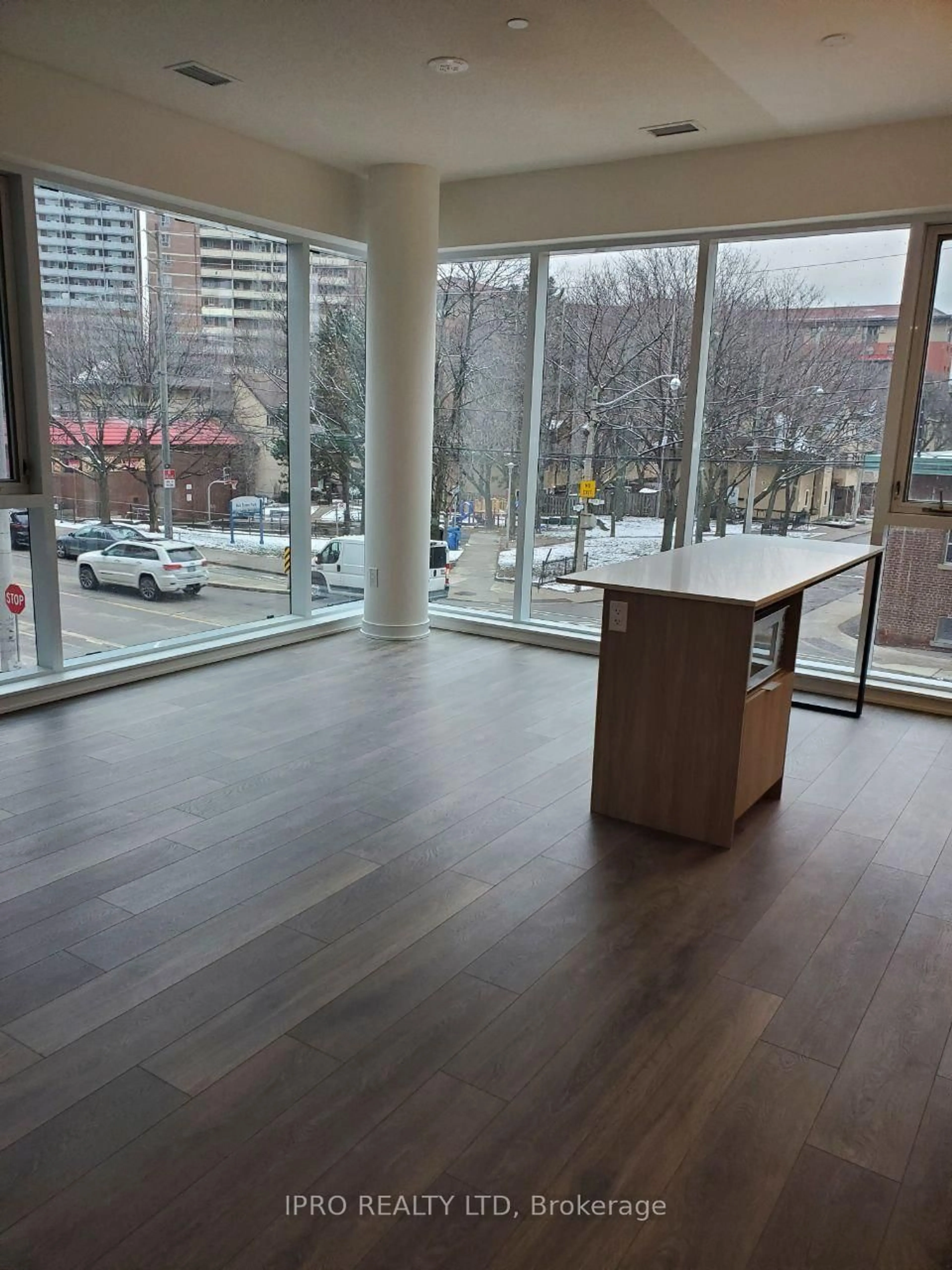Unknown for 130 River St #203, Toronto Ontario M5A 3P7