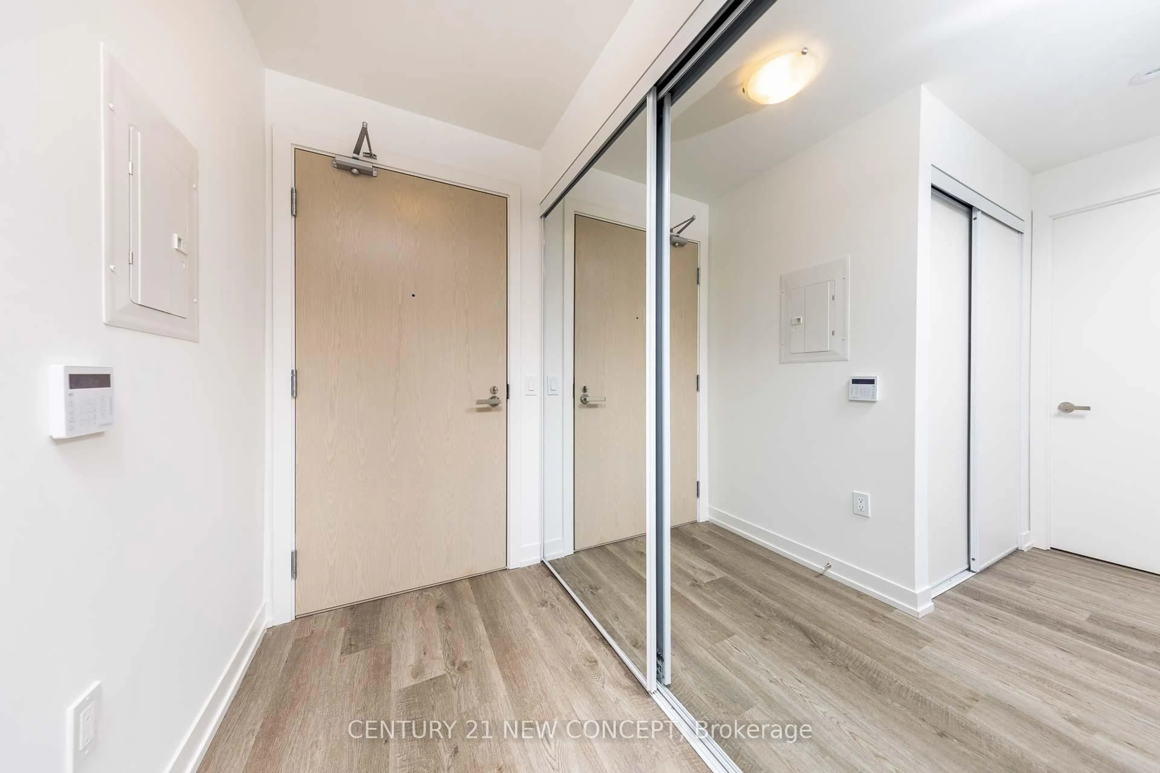 Indoor entryway for 55 Cooper St #7702, Toronto Ontario M5E 0G1