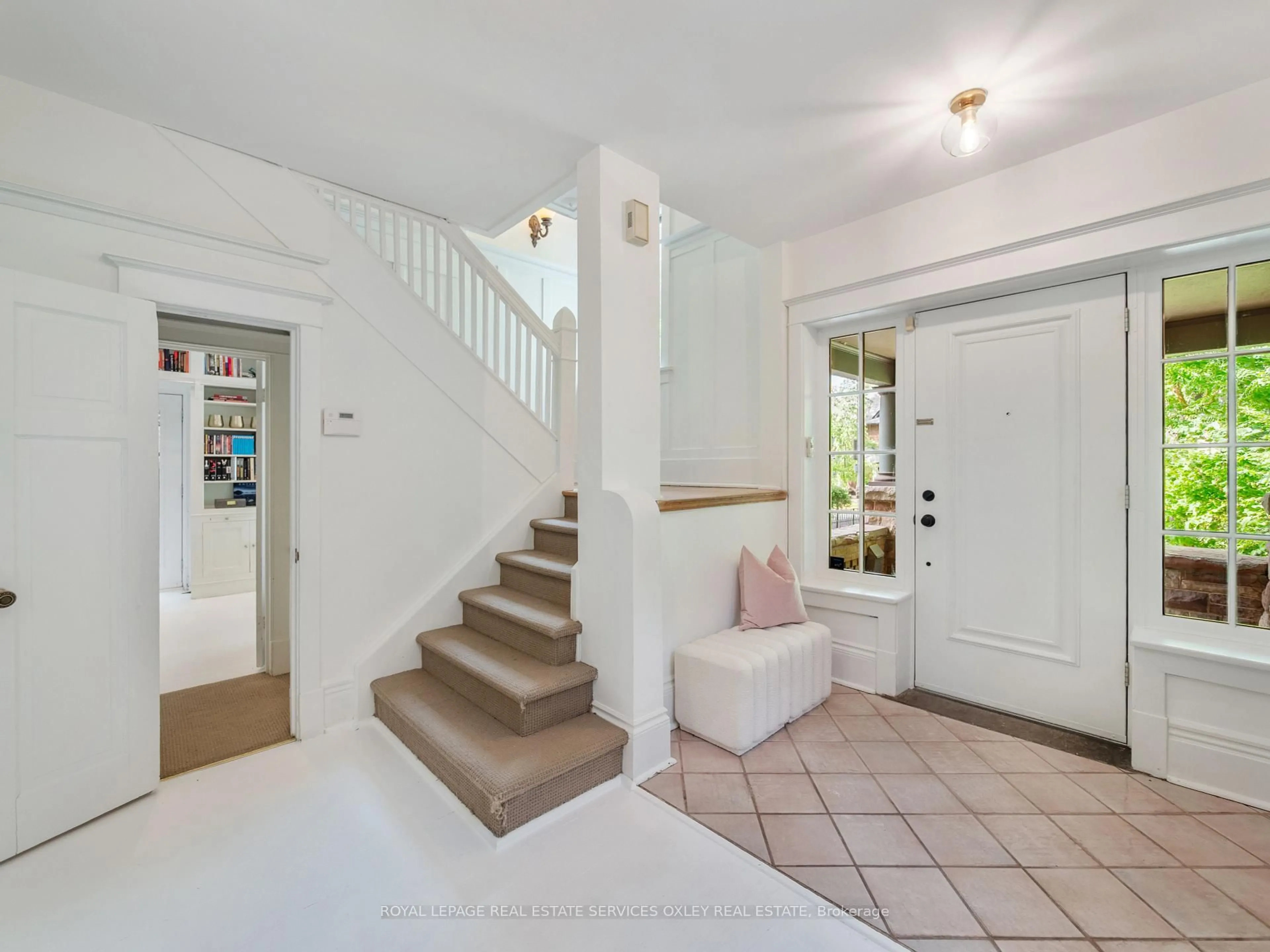 Indoor foyer for 9 Castle Frank Cres, Toronto Ontario M4W 3A2