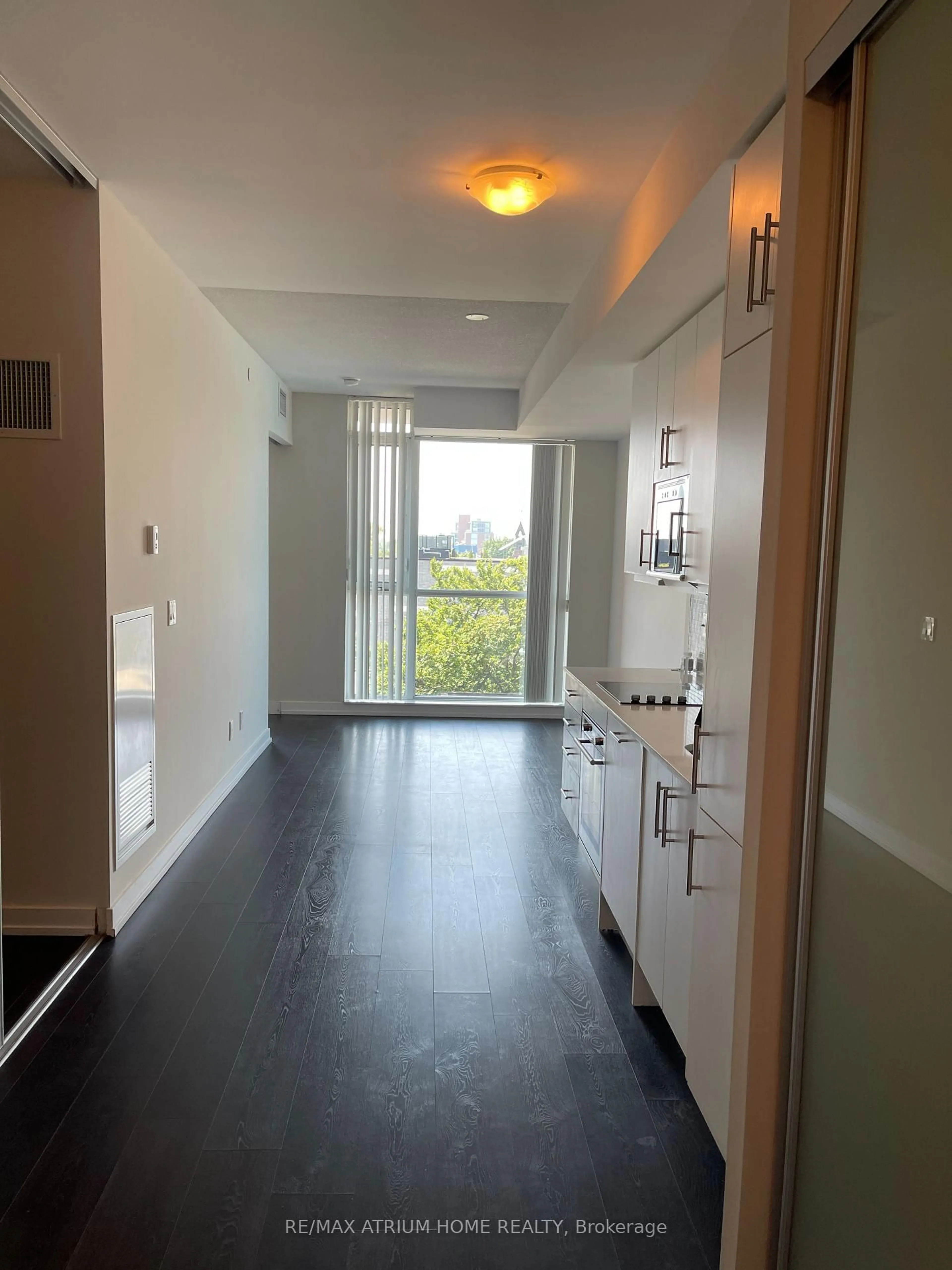 A pic of a room for 297 College St #618, Toronto Ontario M5T 1S2