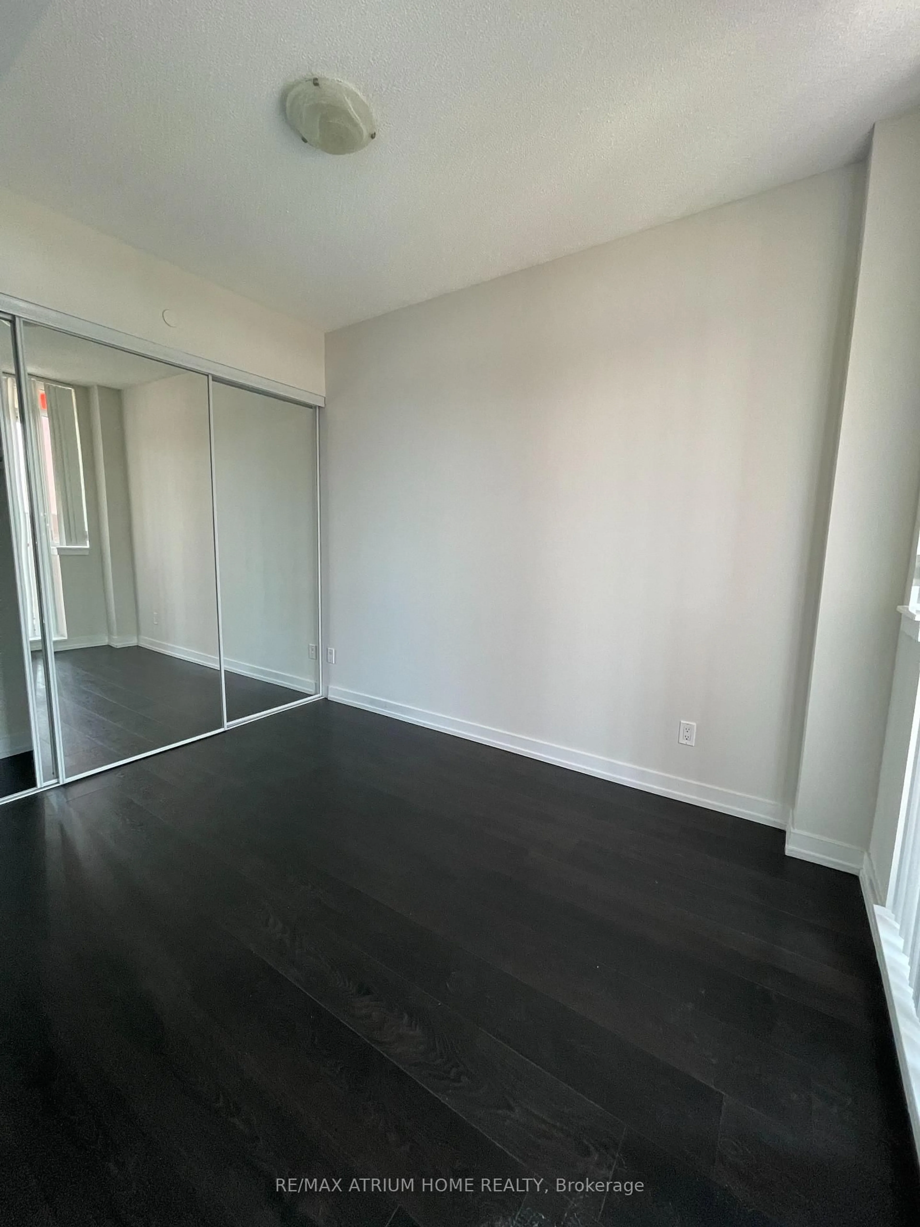 A pic of a room for 297 College St #618, Toronto Ontario M5T 1S2