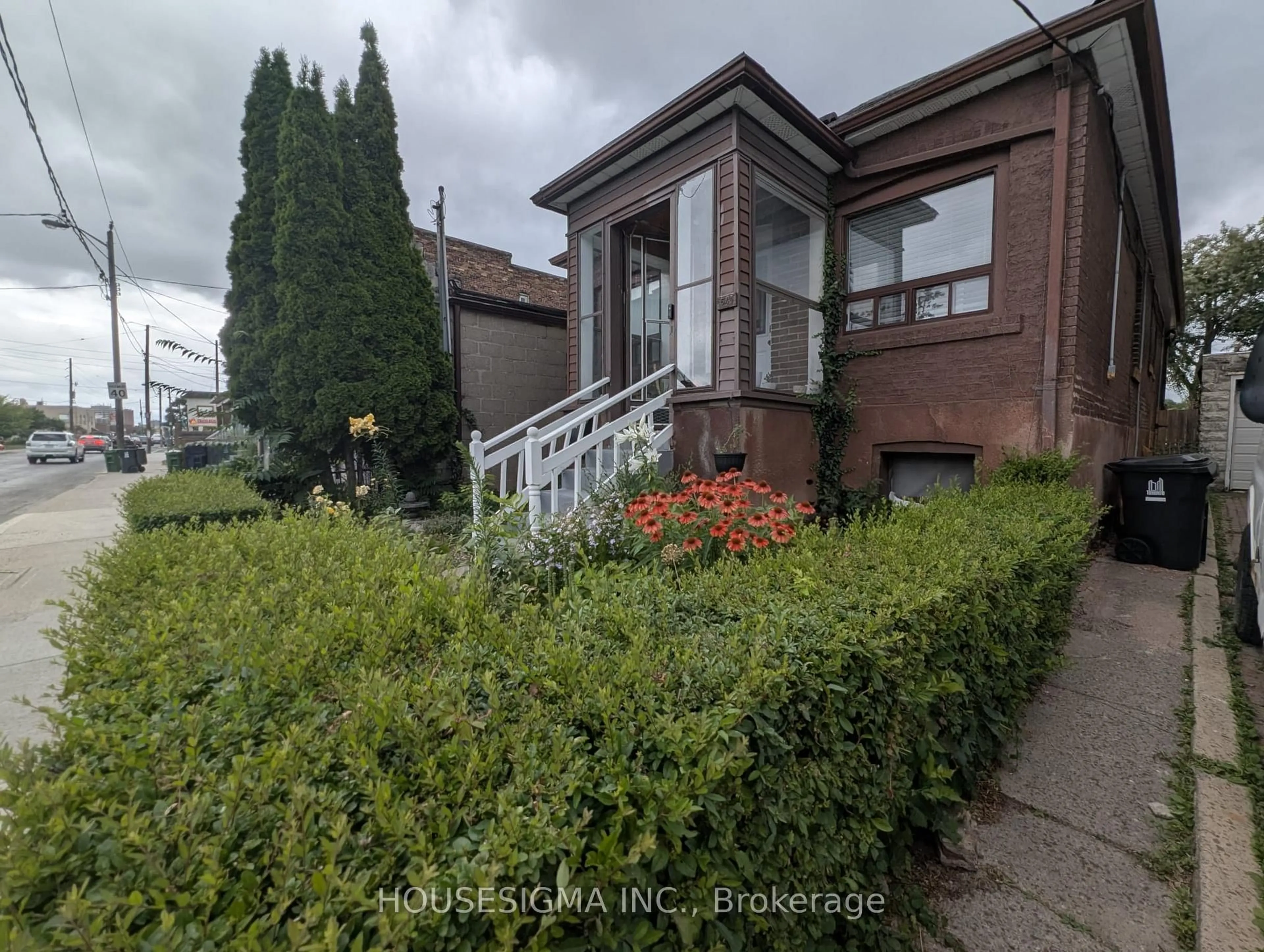 A pic from outside/outdoor area/front of a property/back of a property/a pic from drone, street for 541 Vaughan Rd, Toronto Ontario M6C 2R2