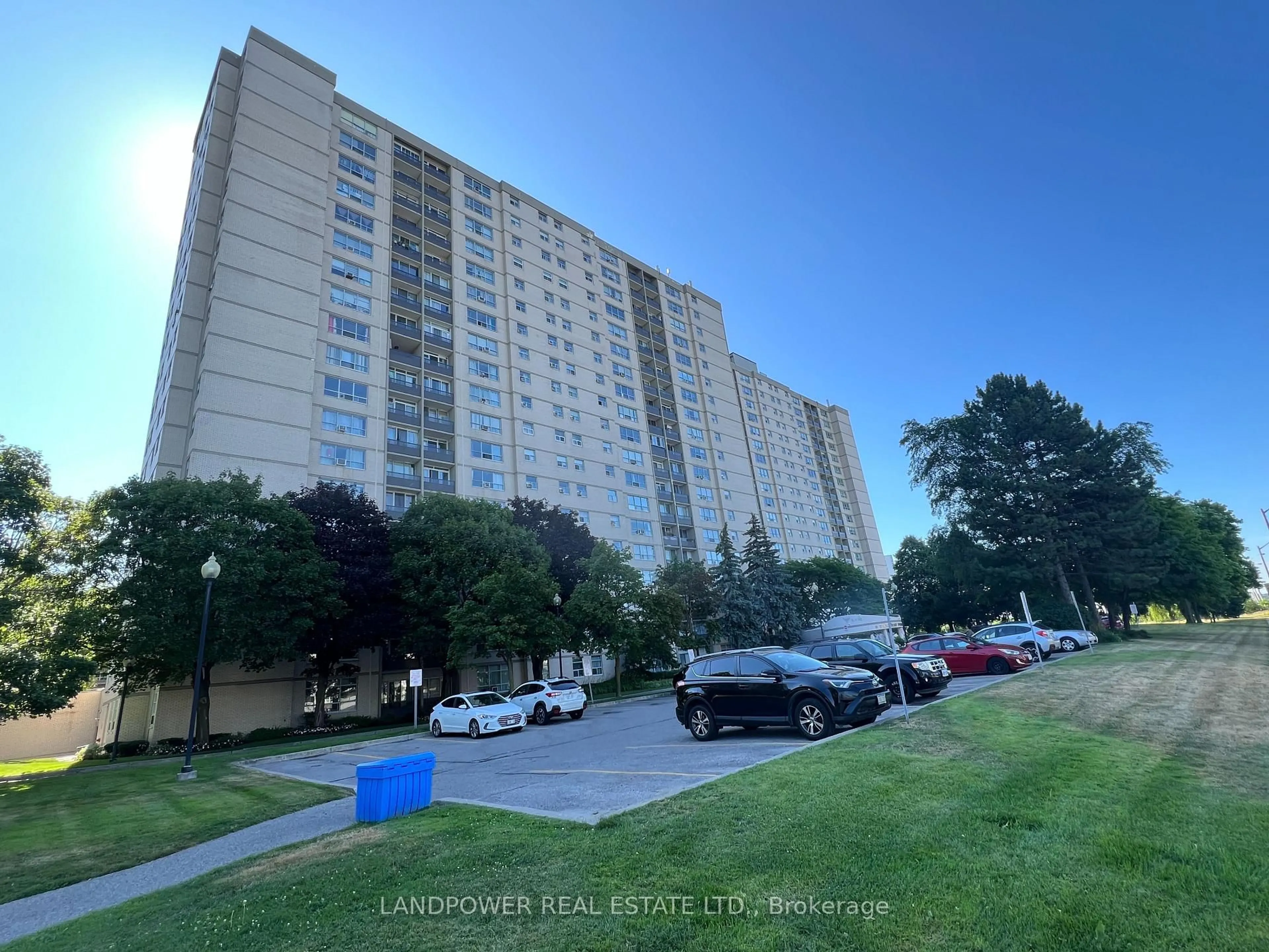 A pic from outside/outdoor area/front of a property/back of a property/a pic from drone, unknown for 5 Parkway Forest Dr #511, Toronto Ontario M2J 1L2