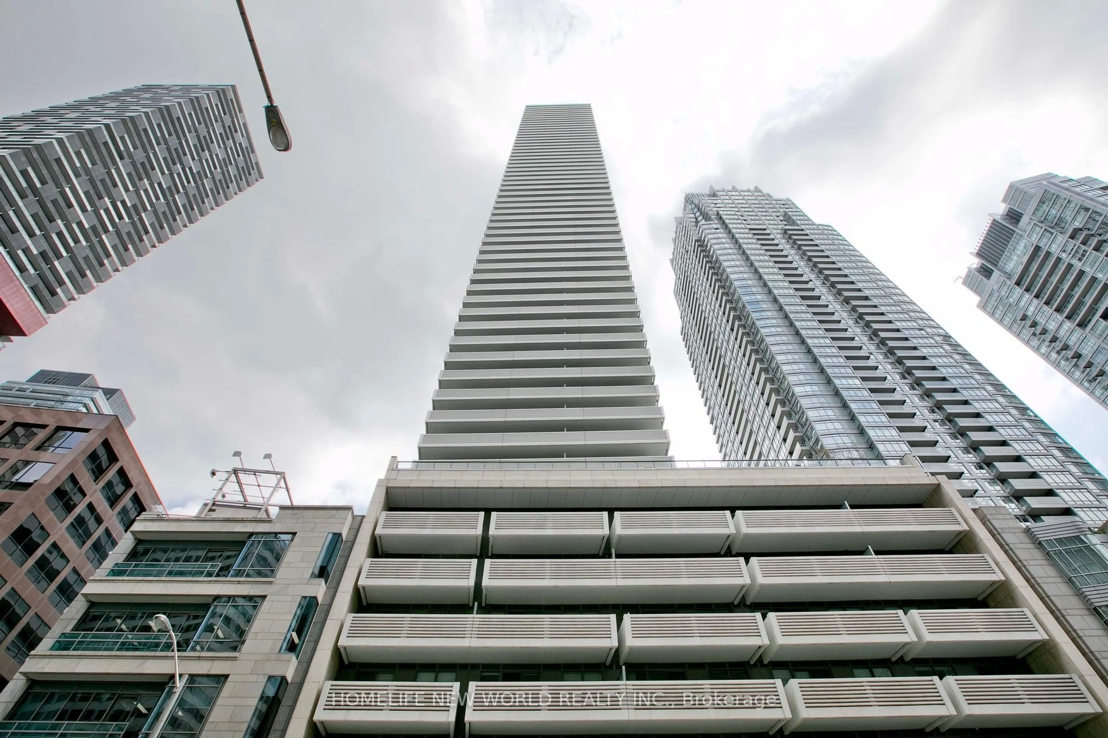 Unknown for 2221 Yonge St #1905, Toronto Ontario M4S 2B4