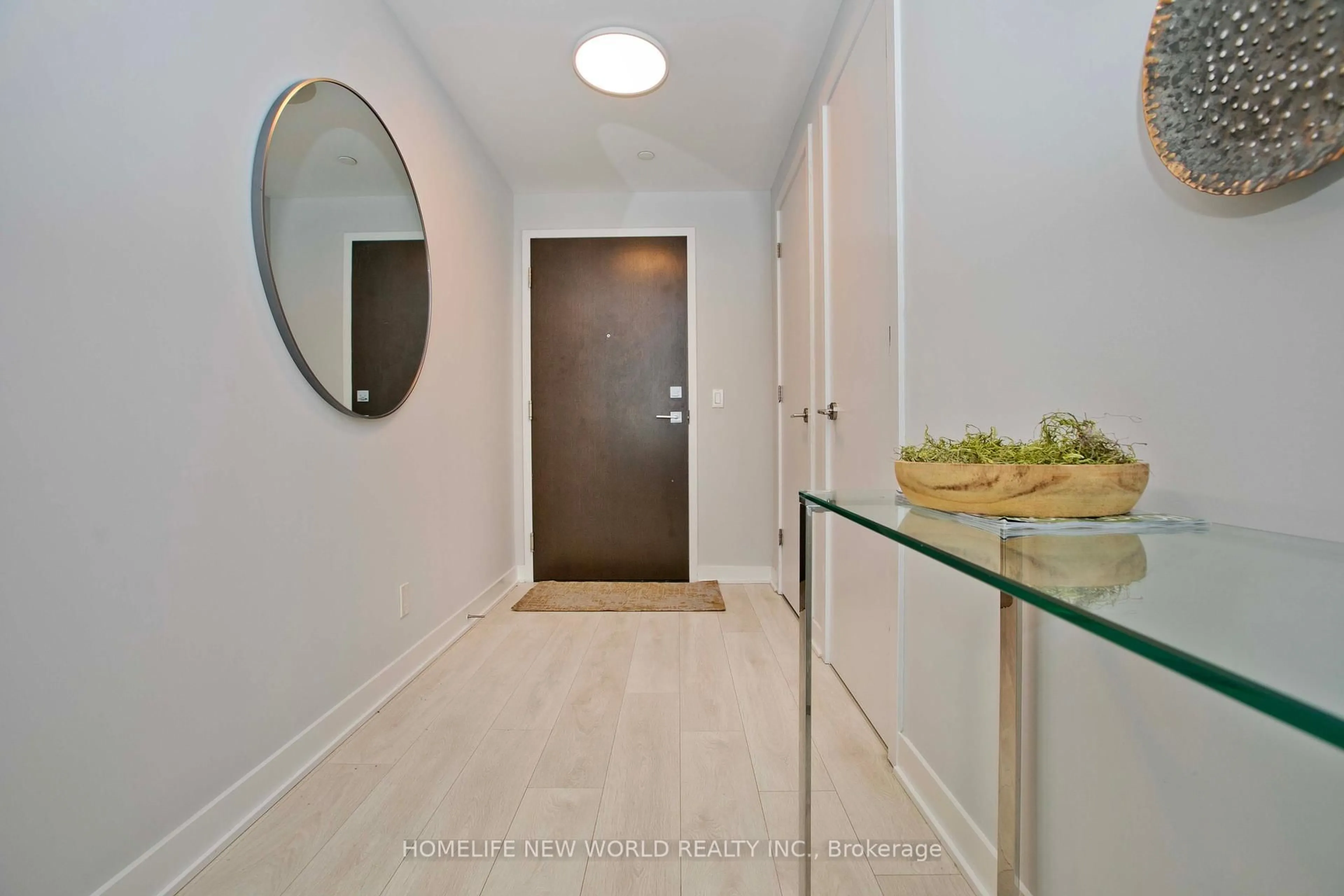 Indoor entryway for 2221 Yonge St #1905, Toronto Ontario M4S 2B4