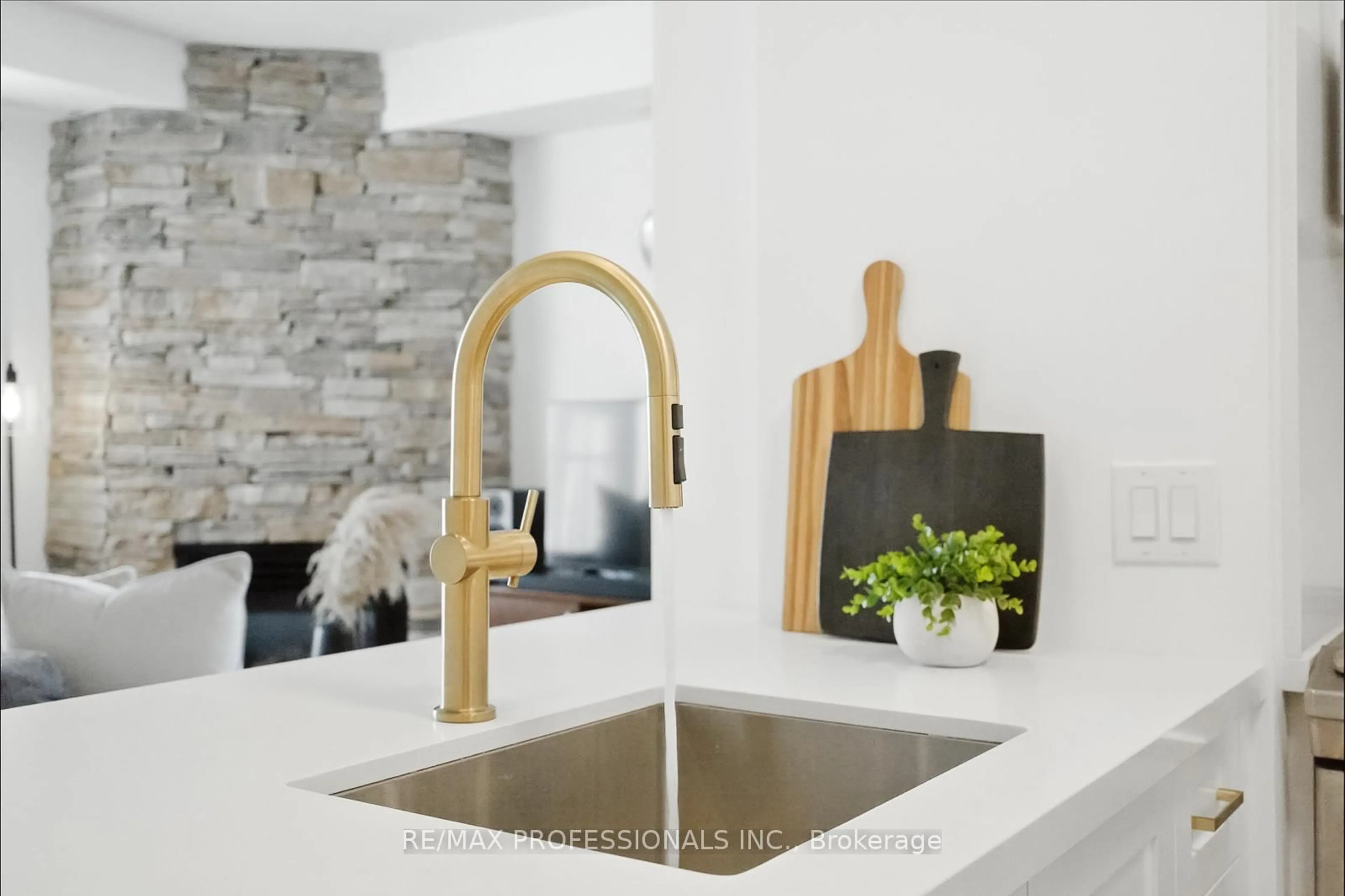 Contemporary kitchen, unknown for 32 Stadium Rd #325, Toronto Ontario M5V 3P4