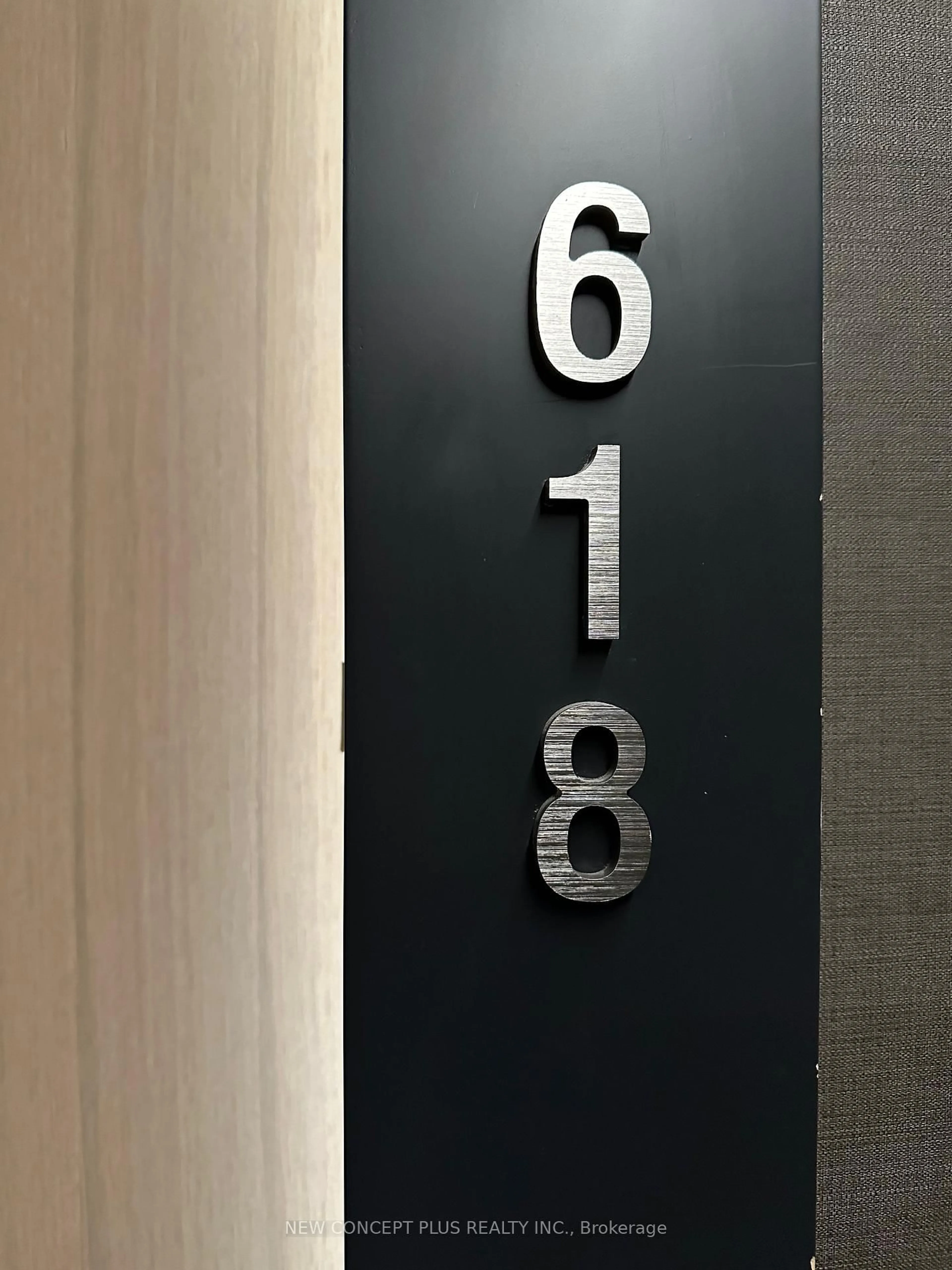 Indoor entryway for 5 Soudan Ave #618, Toronto Ontario M4S 0B1