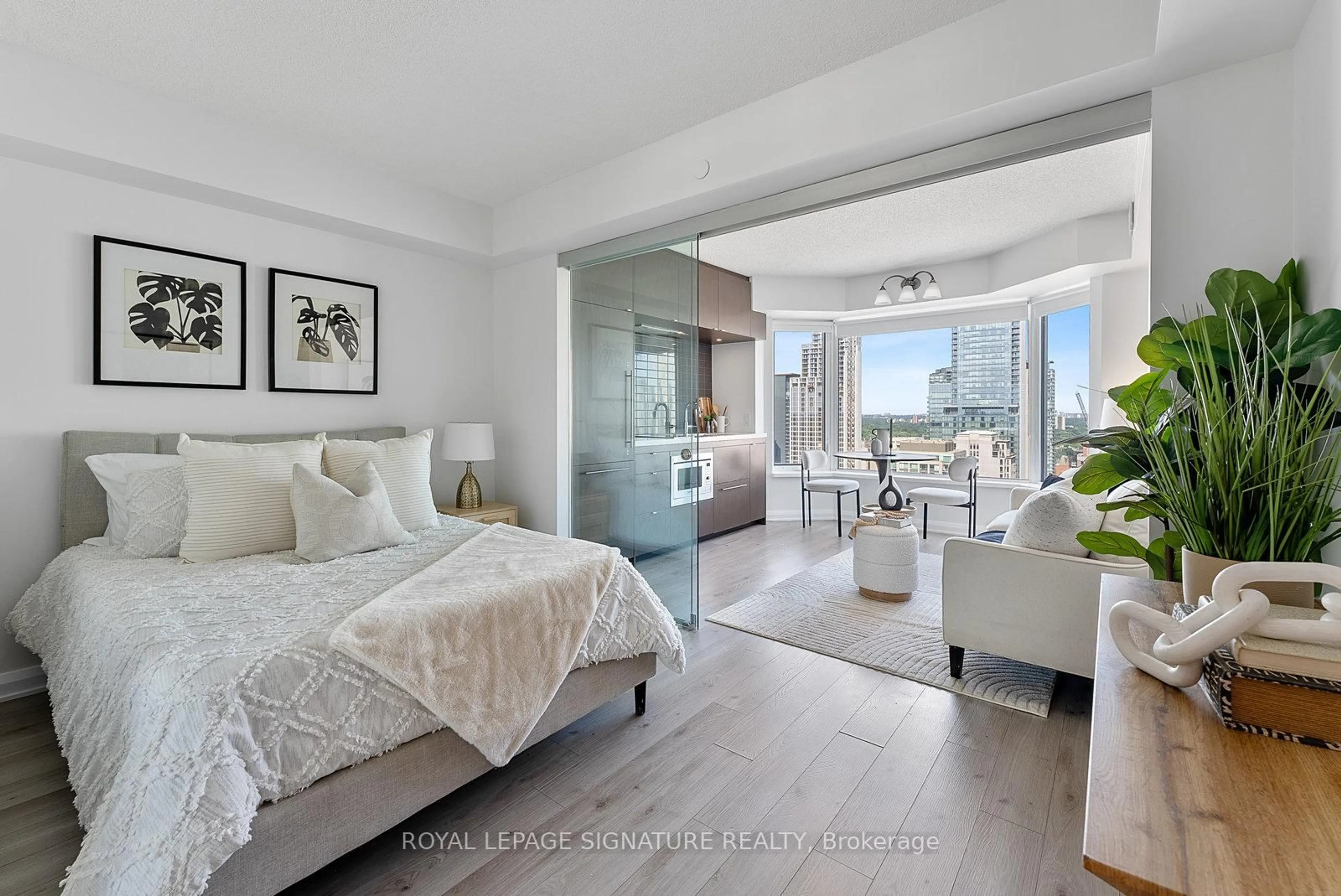 Bedroom with bed, unknown for 155 Yorkville Ave #2706, Toronto Ontario M5R 0B4