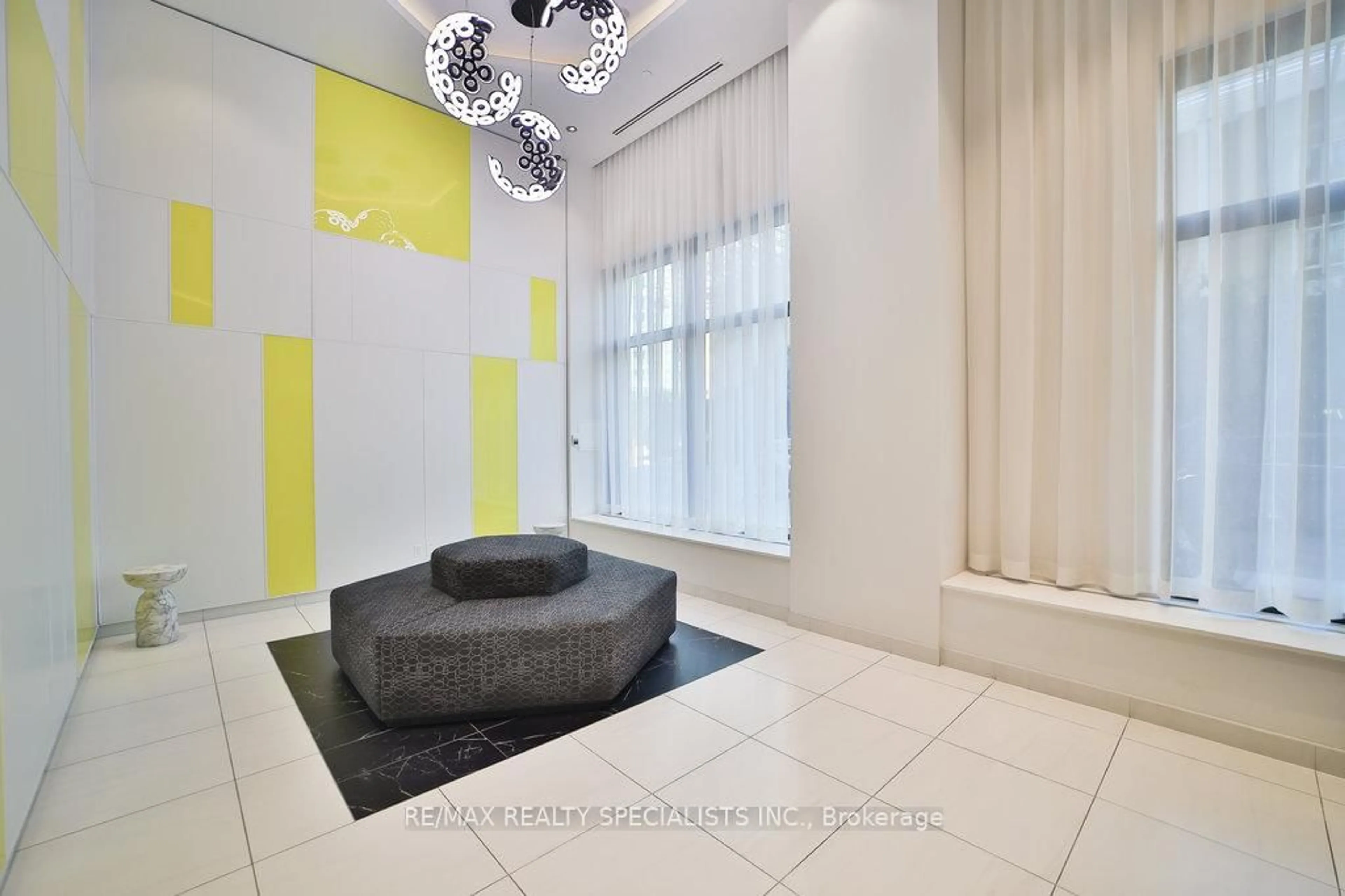 Indoor foyer for 159 Wellesley St #404, Toronto Ontario M4Y 0H5