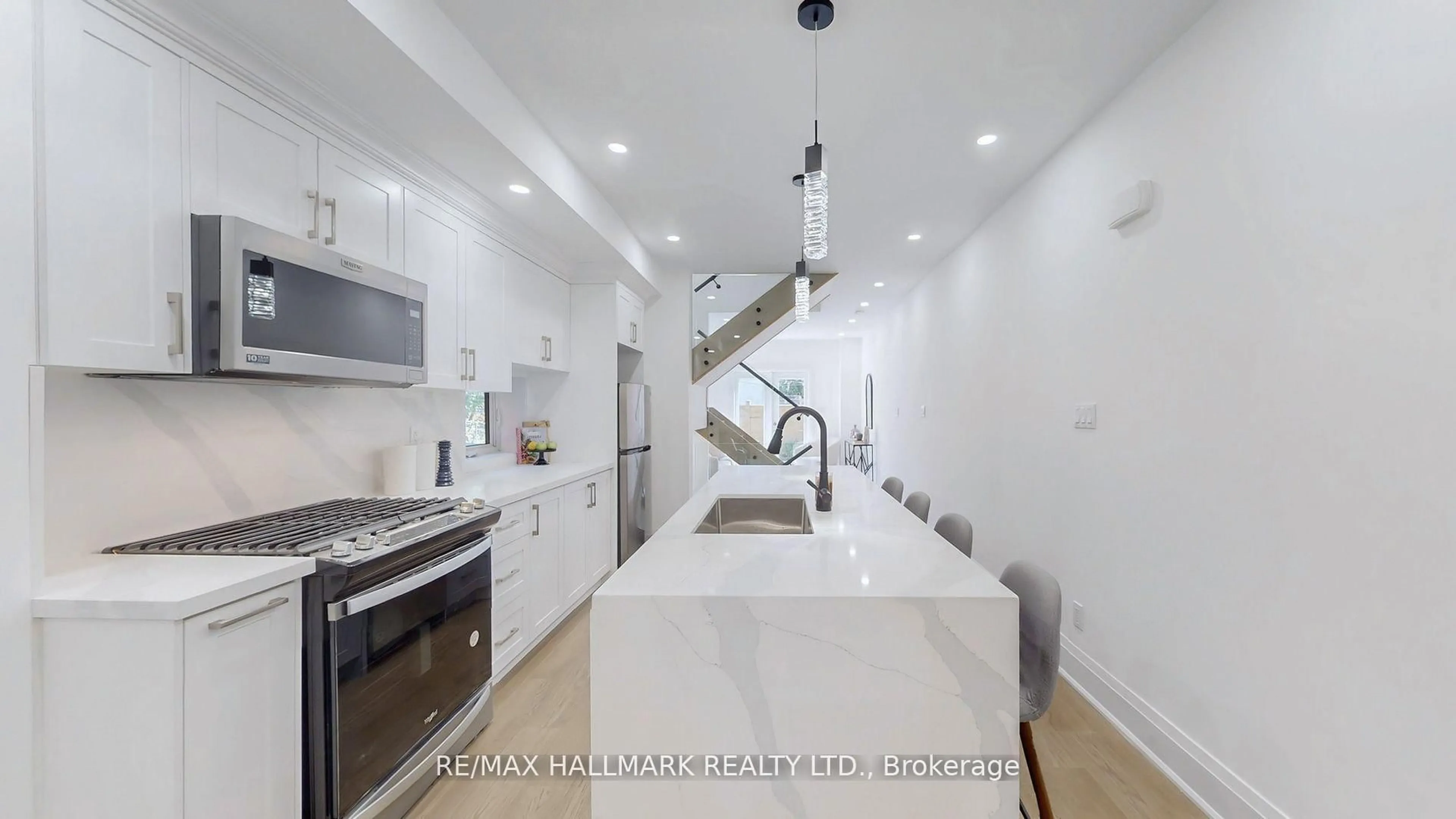 Open concept kitchen, ceramic/tile floor for 755 Manning Ave, Toronto Ontario M6G 2W5
