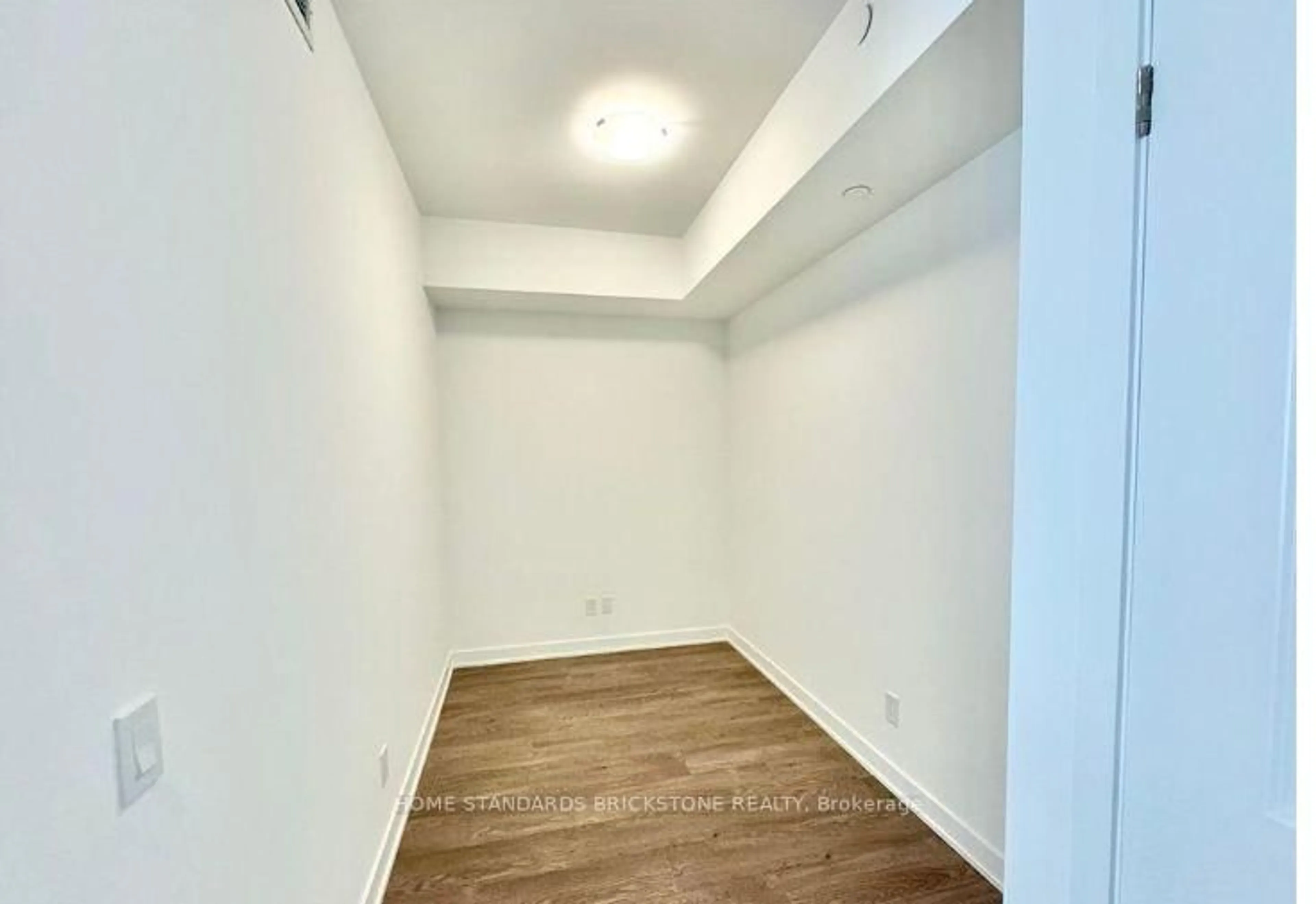 A pic of a room for 543 Richmond St #933, Toronto Ontario M5V 0W9