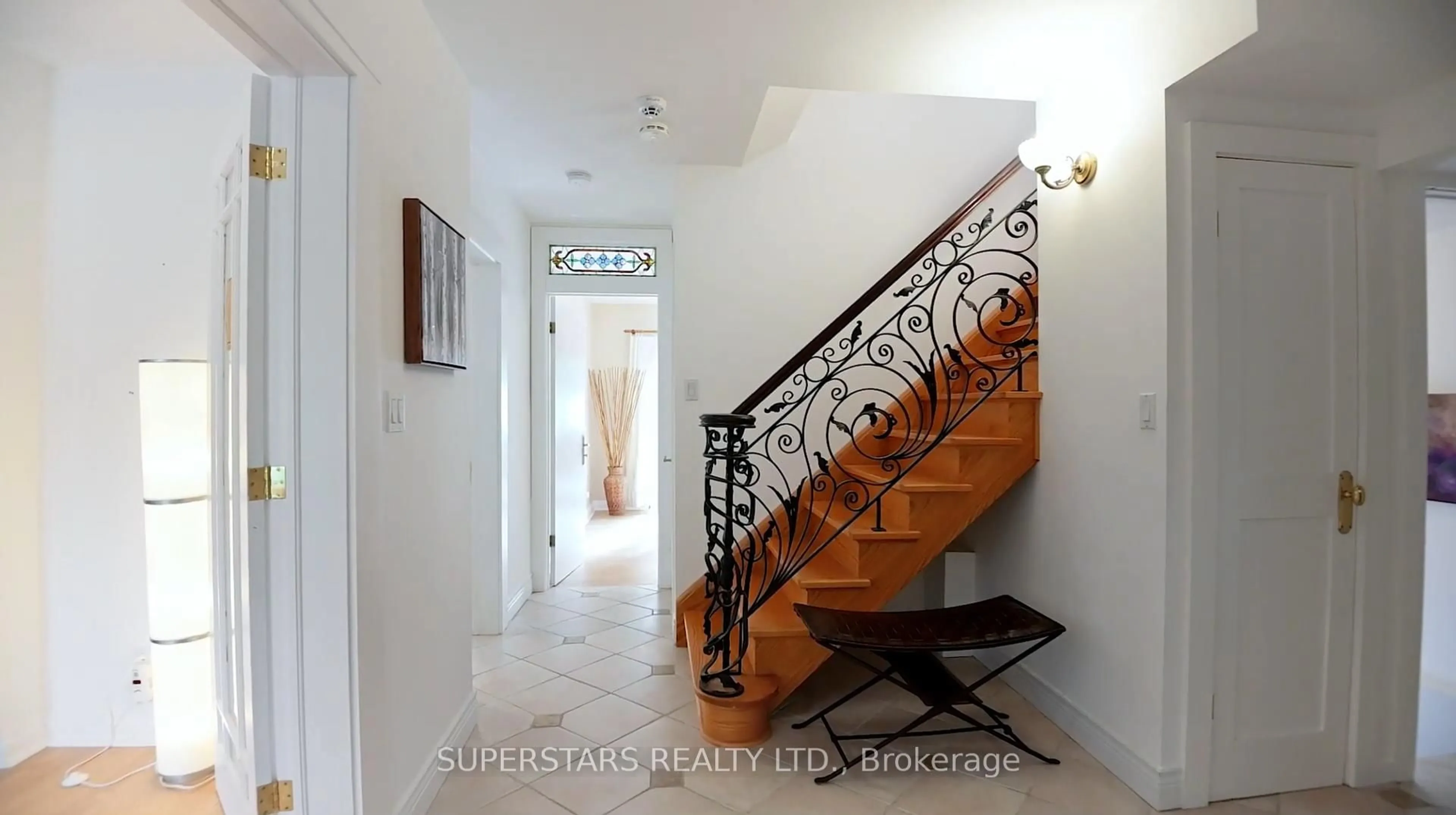 Indoor foyer for 51 Abitibi Ave, Toronto Ontario M2M 2V3