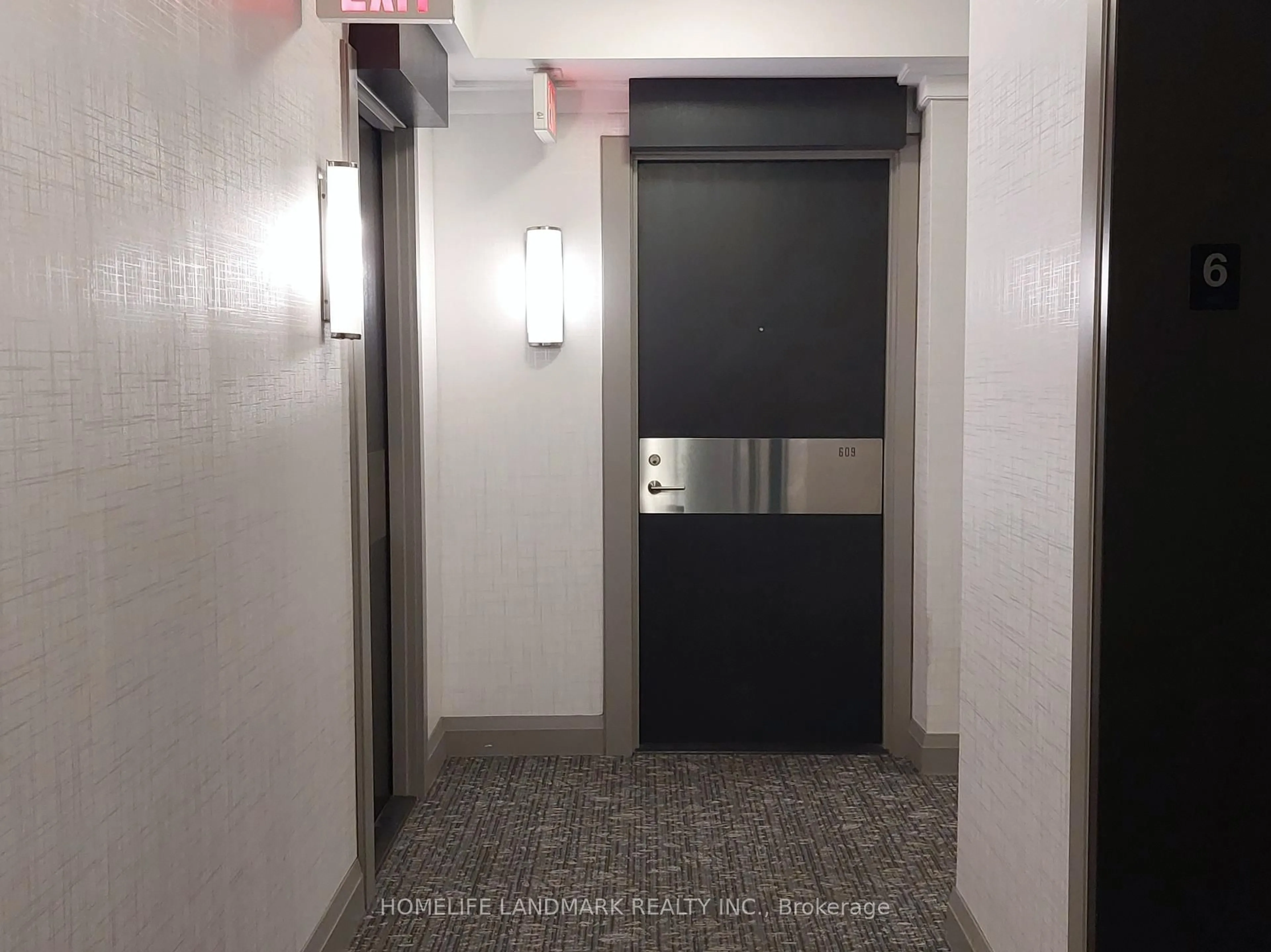 Indoor foyer for 18 Graydon Hall Dr #609, Toronto Ontario M3A 0A4
