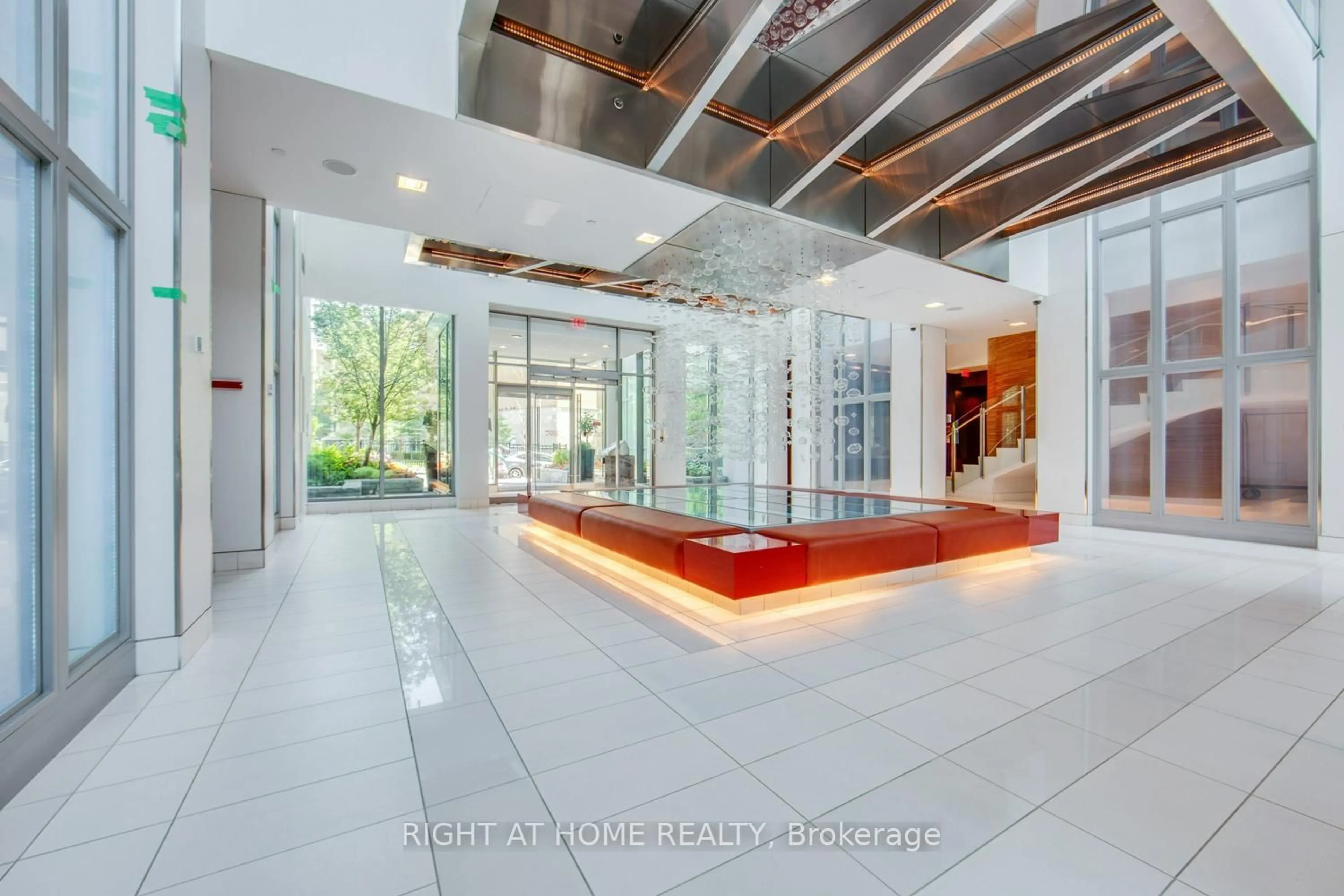 Indoor foyer for 120 Homewood Ave #3302, Toronto Ontario M4Y 2J3