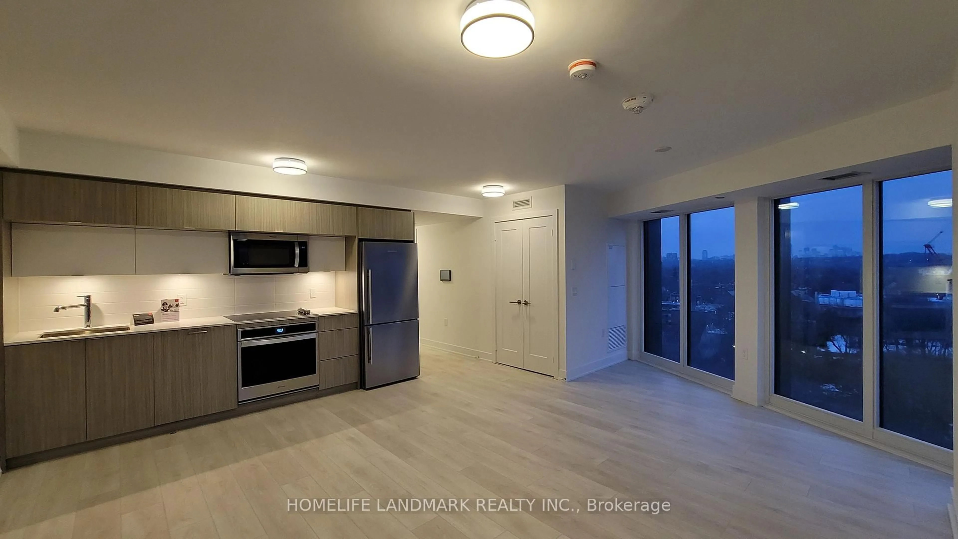 A pic of a room for 575 Bloor St #903, Toronto Ontario M4W 0B2