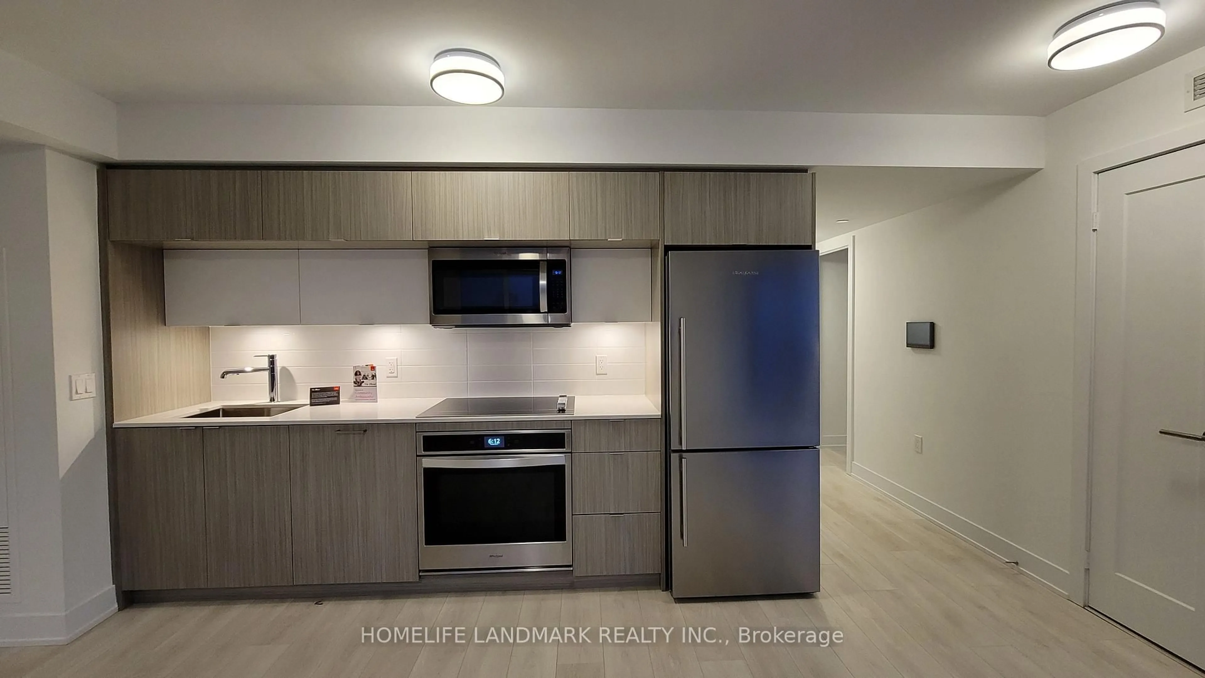 Standard kitchen, ceramic/tile floor for 575 Bloor St #903, Toronto Ontario M4W 0B2