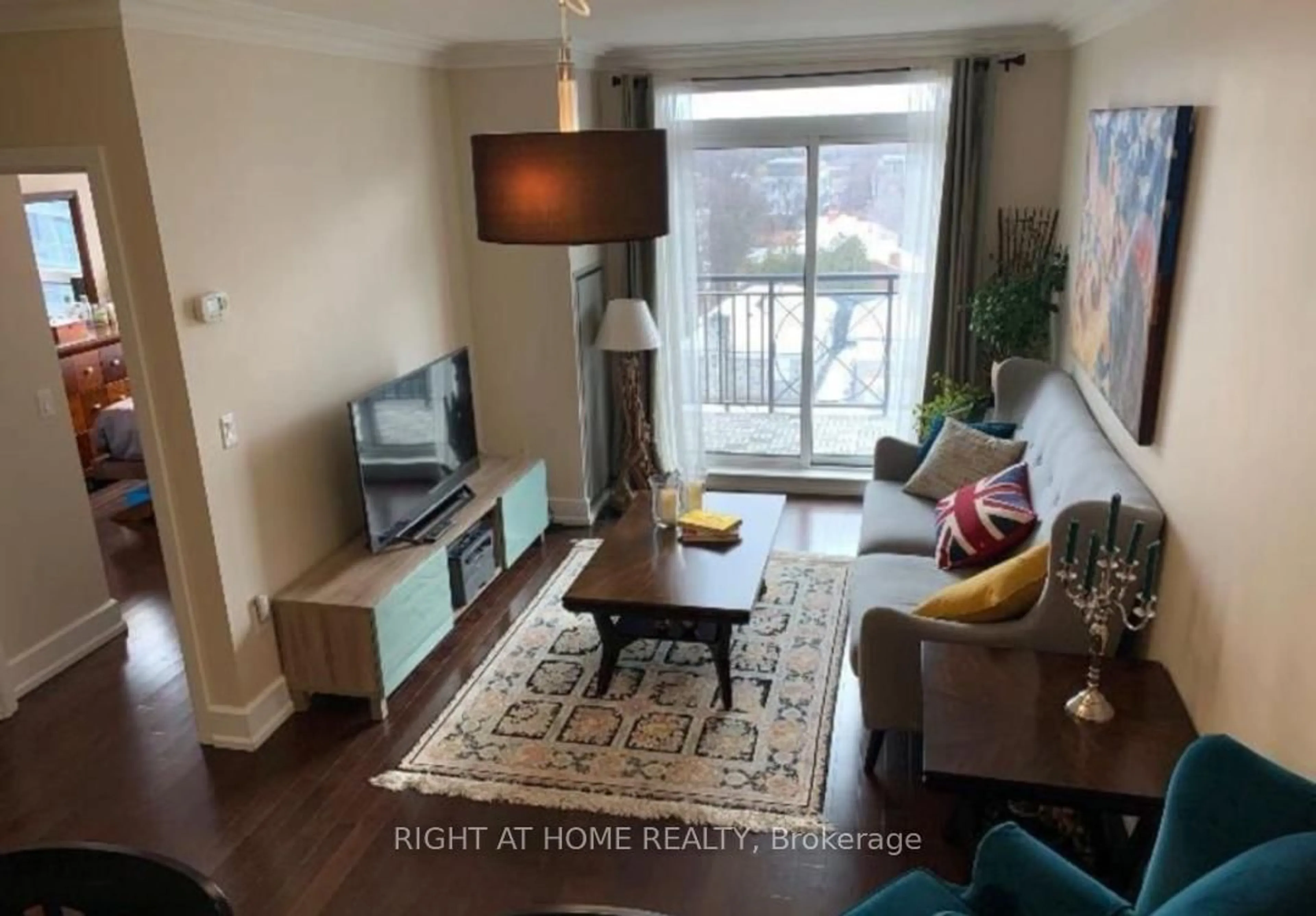 Living room with furniture, wood/laminate floor for 650 SHEPPARD Ave #614, Toronto Ontario M3H 2S5