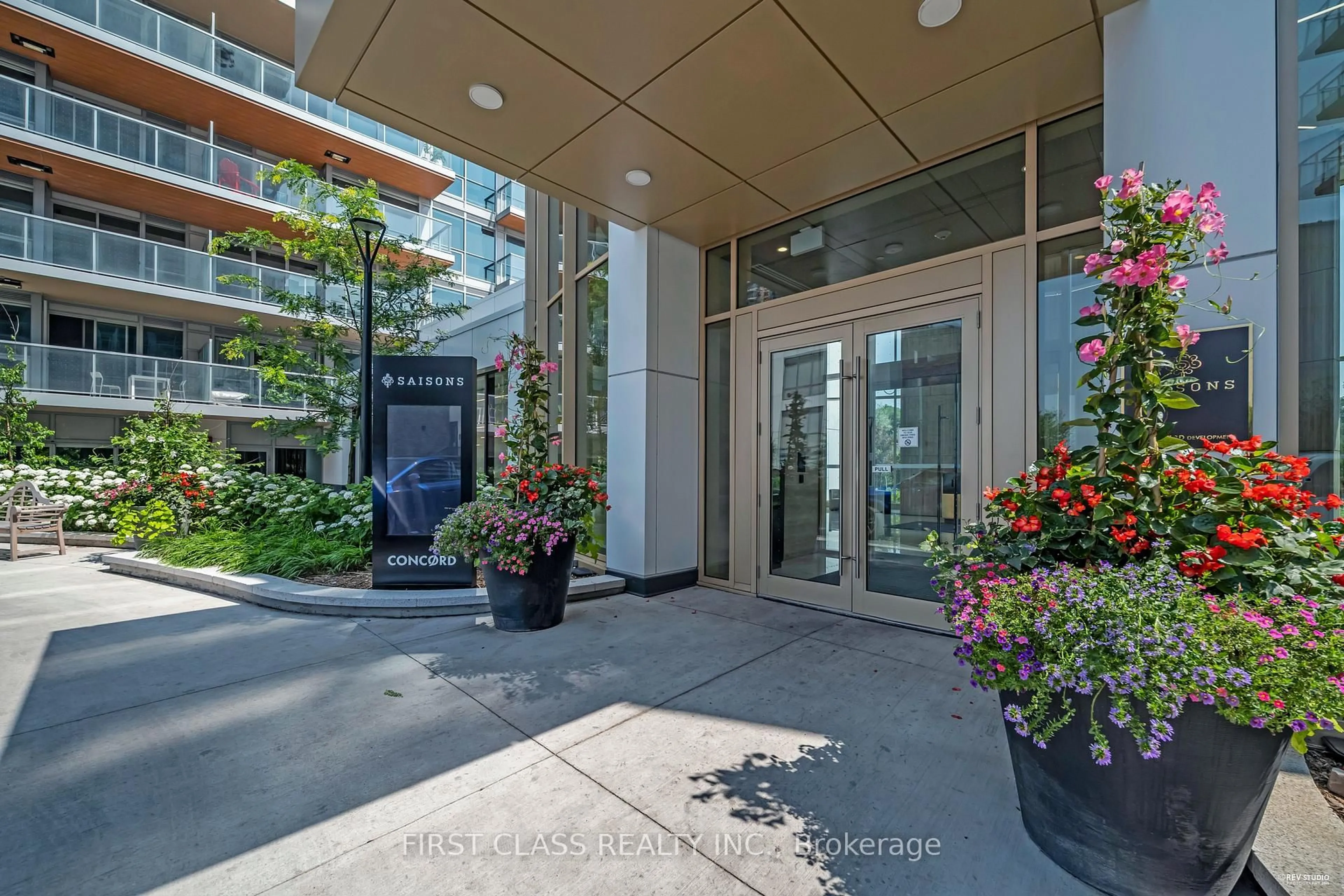 Indoor foyer for 27 Mcmahon Dr #1105, Toronto Ontario M2K 0J2