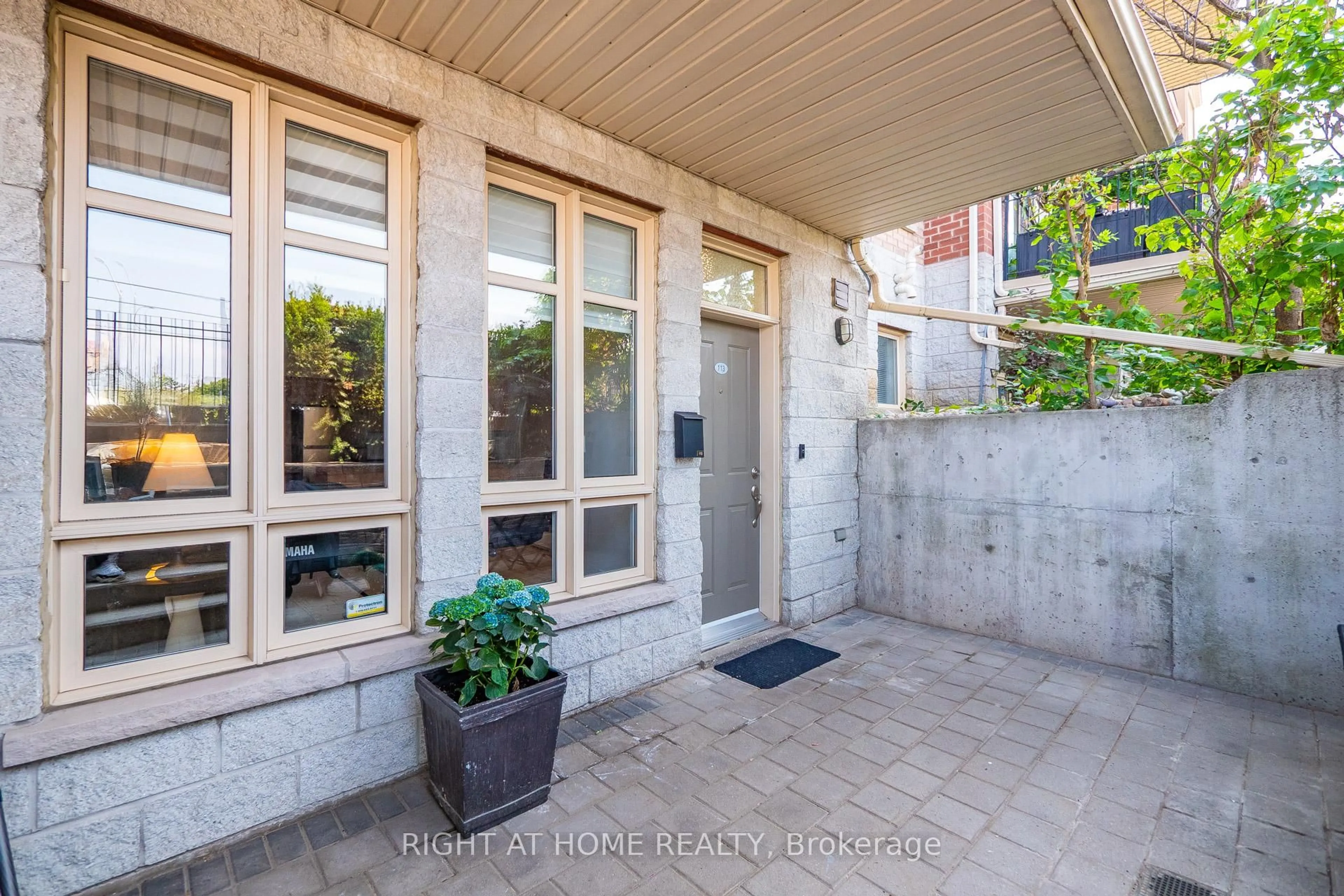 Unknown for 1837 Eglinton Ave #113, Toronto Ontario M4A 2Y4