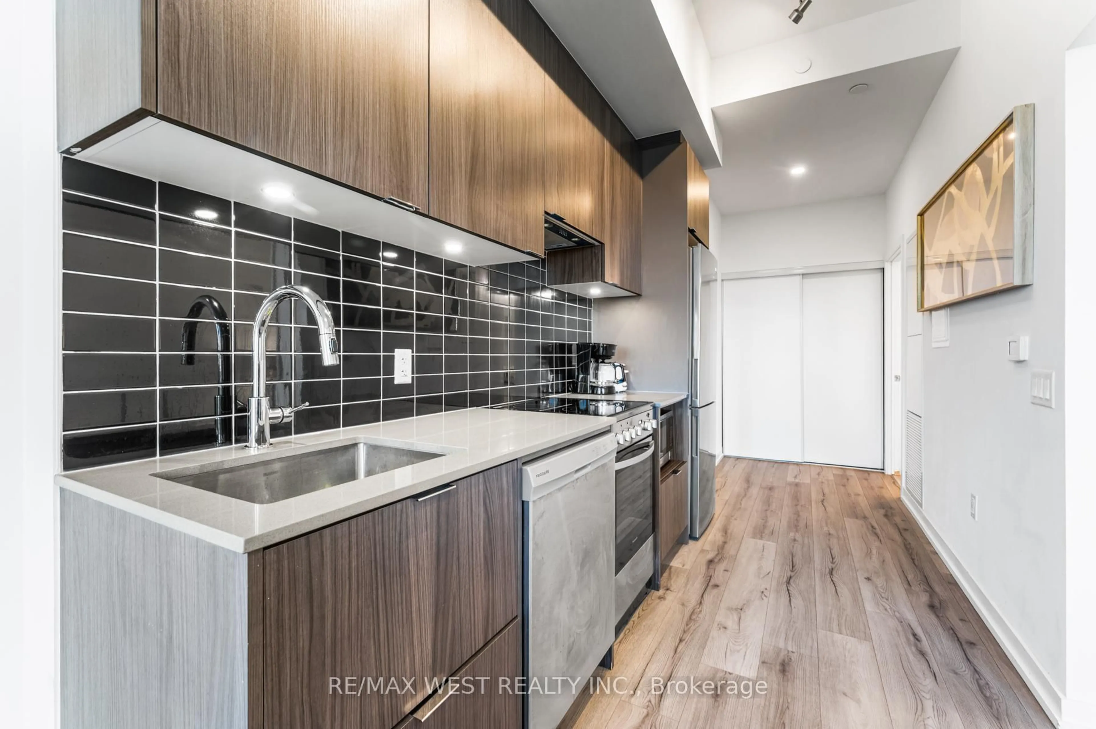 Standard kitchen, unknown for 395 Bloor St #5206, Toronto Ontario M4W 0B4
