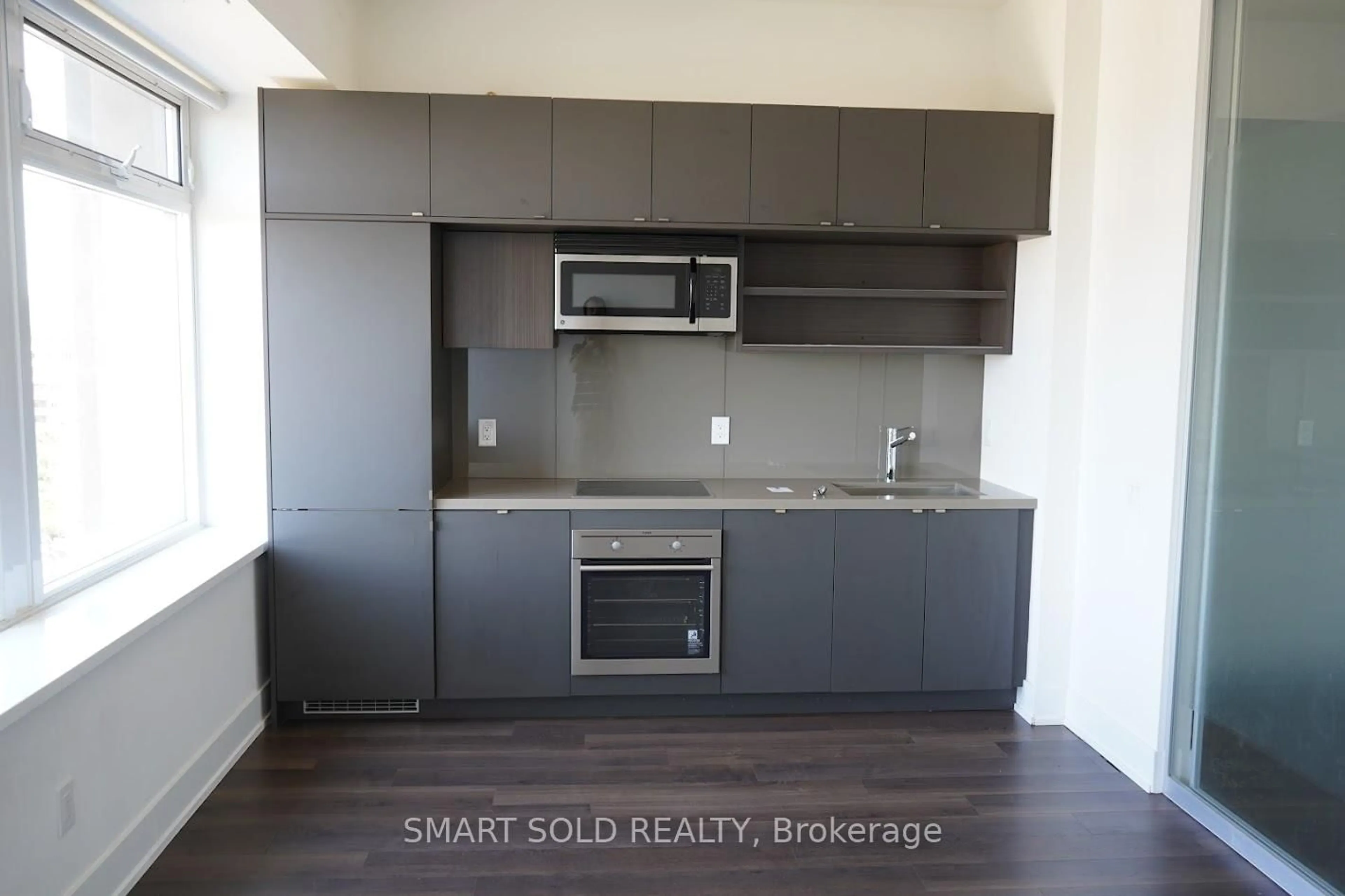 Standard kitchen, wood/laminate floor for 111 St Clair Ave #1028, Toronto Ontario M4V 1N5