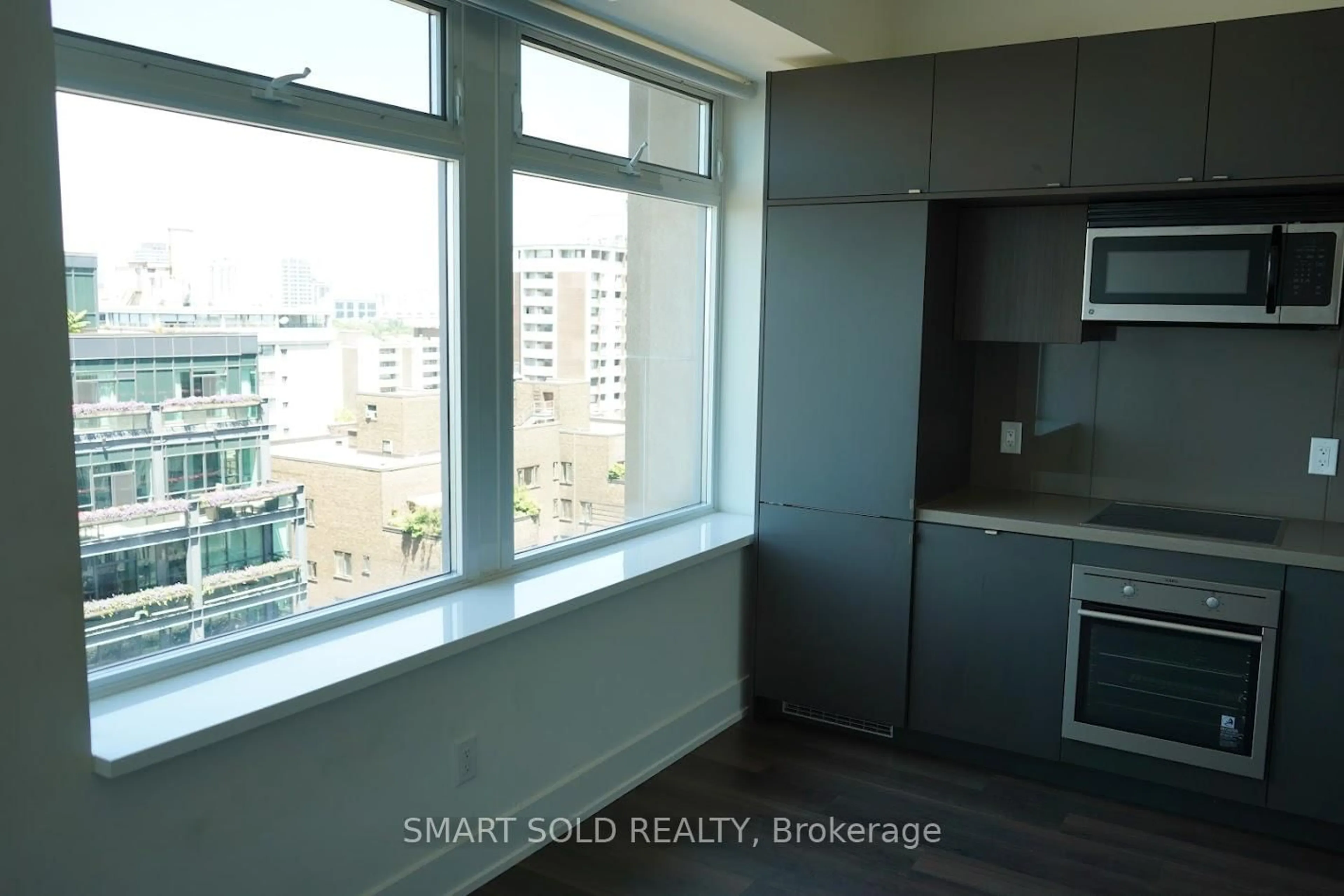 Unknown for 111 St Clair Ave #1028, Toronto Ontario M4V 1N5