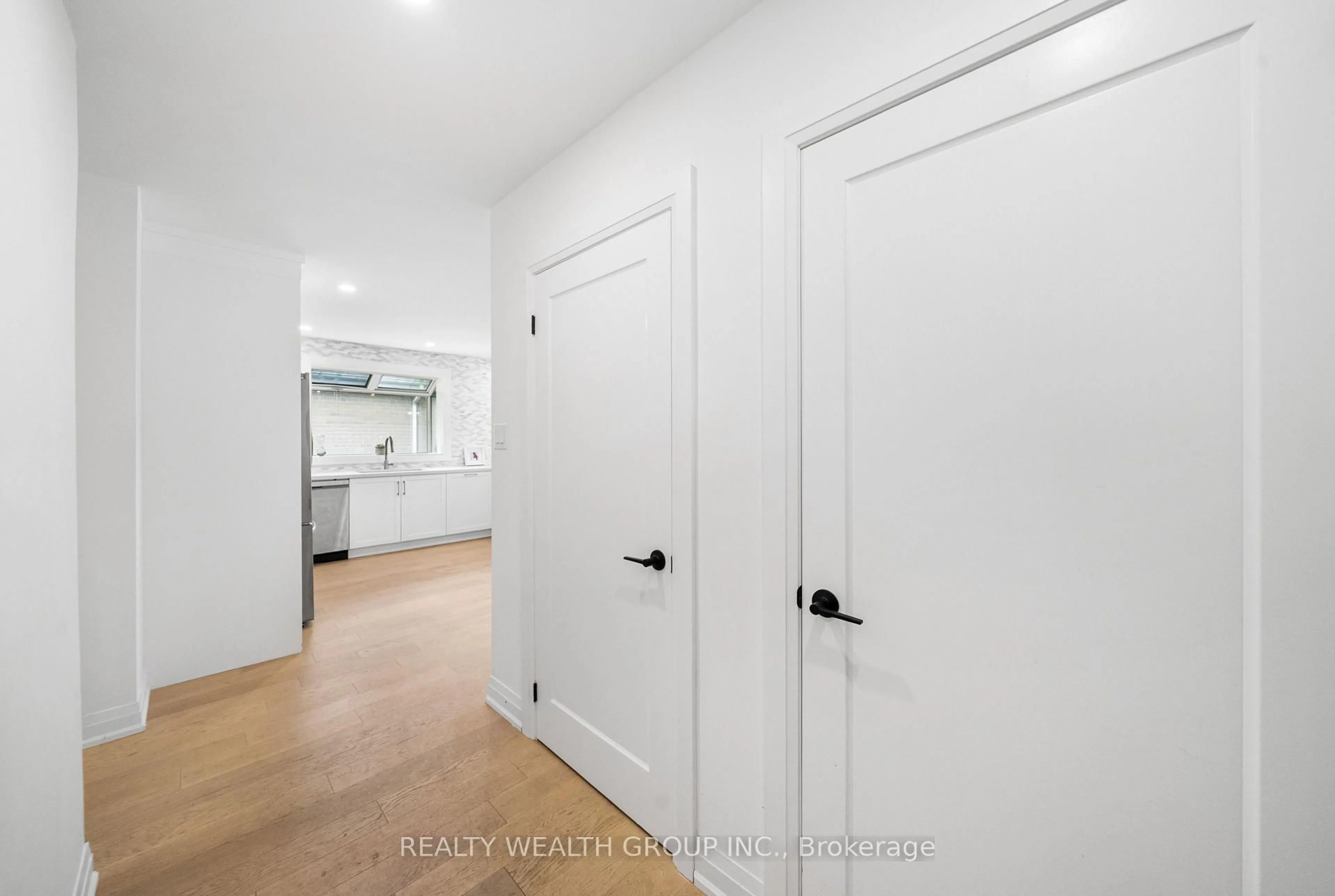 Indoor entryway for 39 Treadgold Cres, Toronto Ontario M3A 1X1