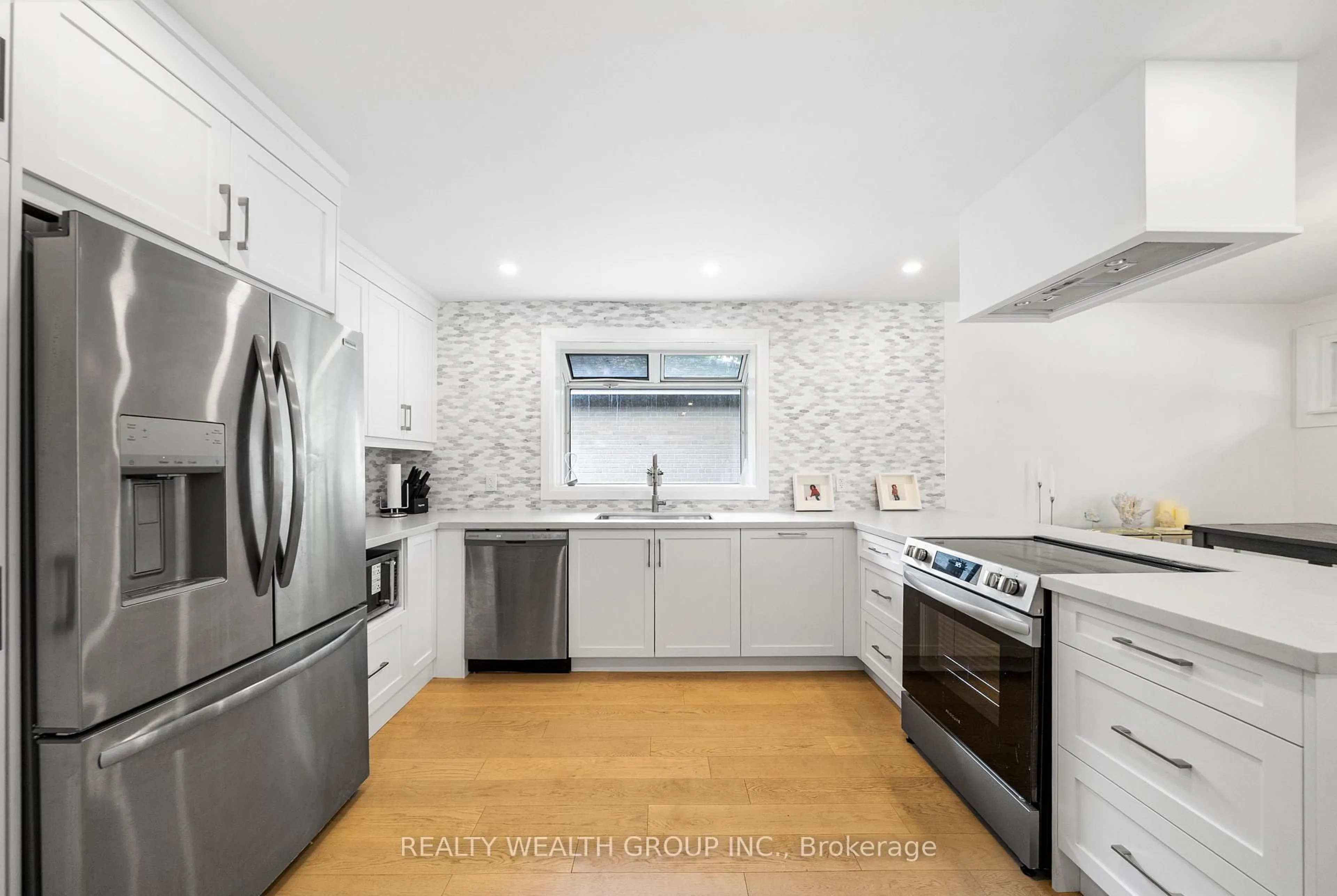 Unknown for 39 Treadgold Cres, Toronto Ontario M3A 1X1