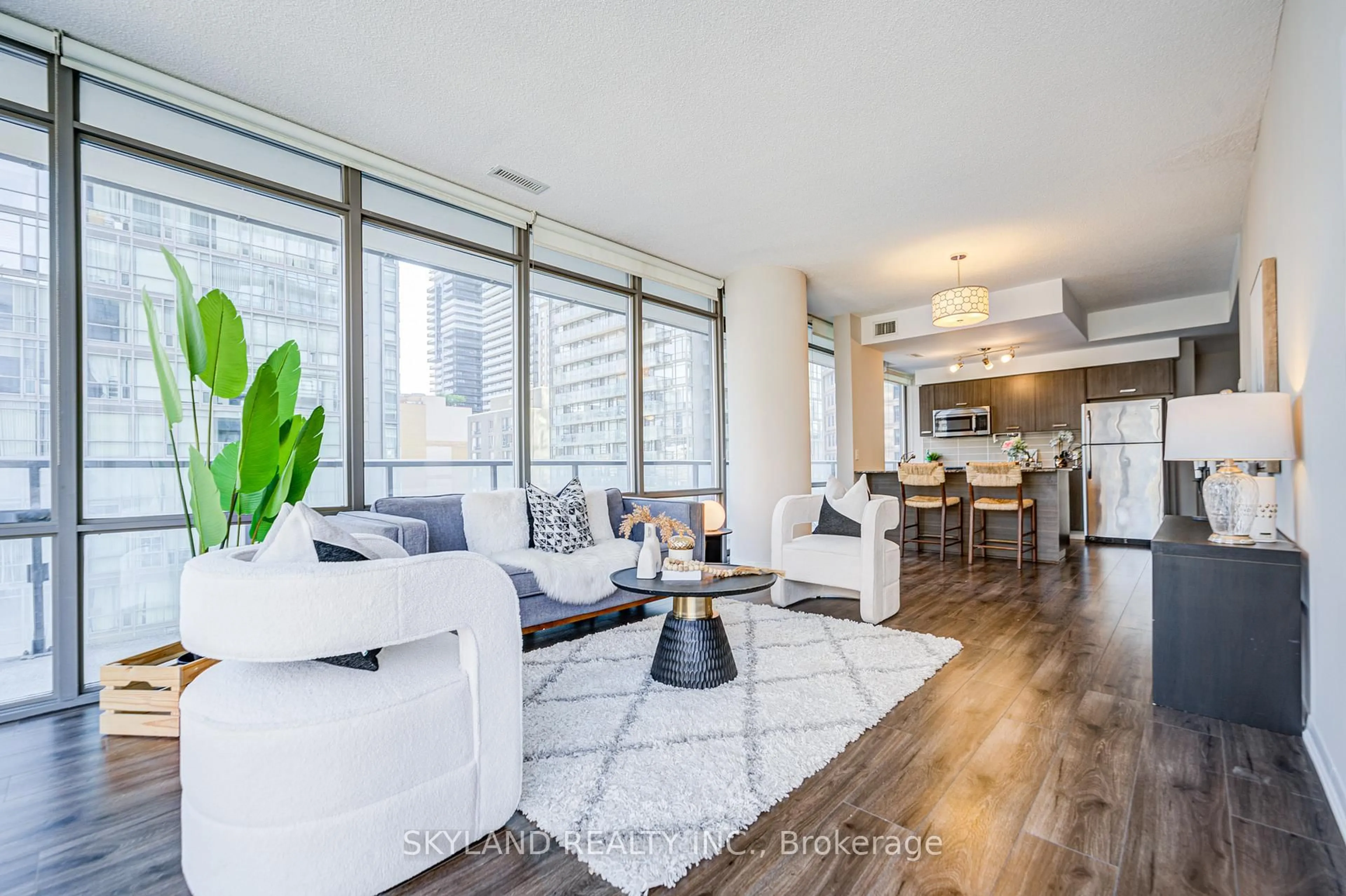 Living room with furniture, unknown for 832 Bay St #805, Toronto Ontario M5S 1Z6
