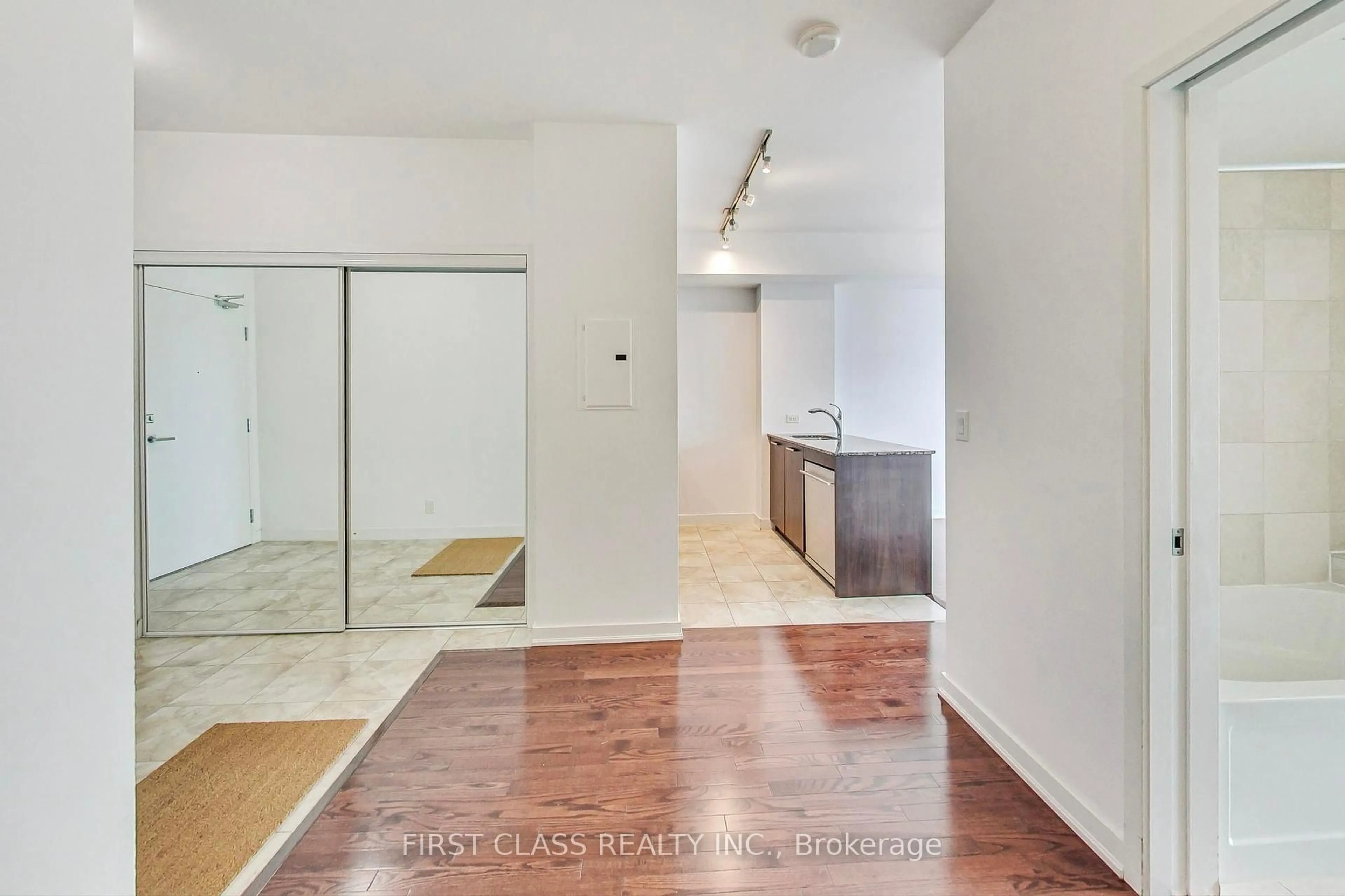 Indoor foyer for 12 York St #2003, Toronto Ontario M5J 0A9