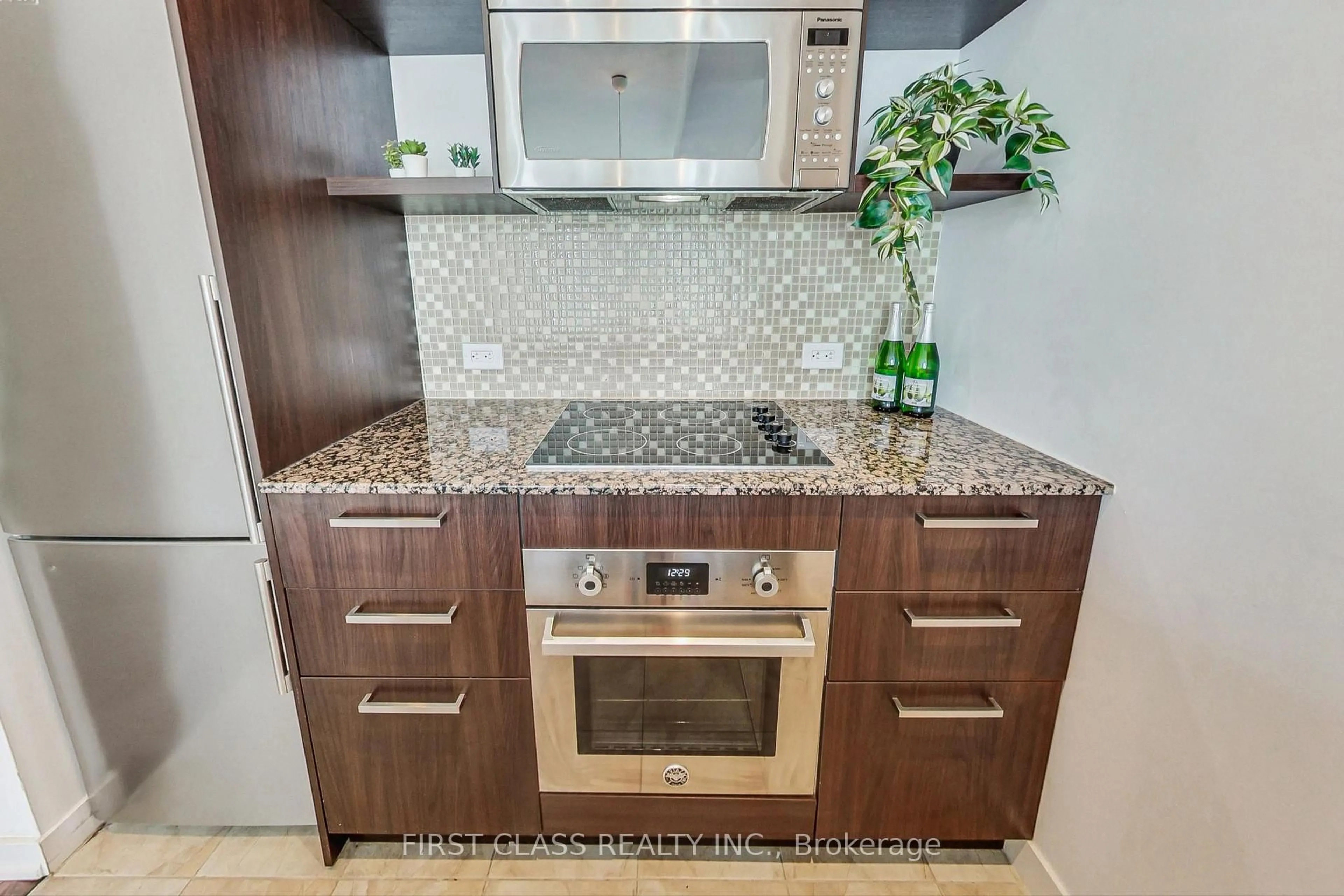 Standard kitchen, ceramic/tile floor for 12 York St #2003, Toronto Ontario M5J 0A9