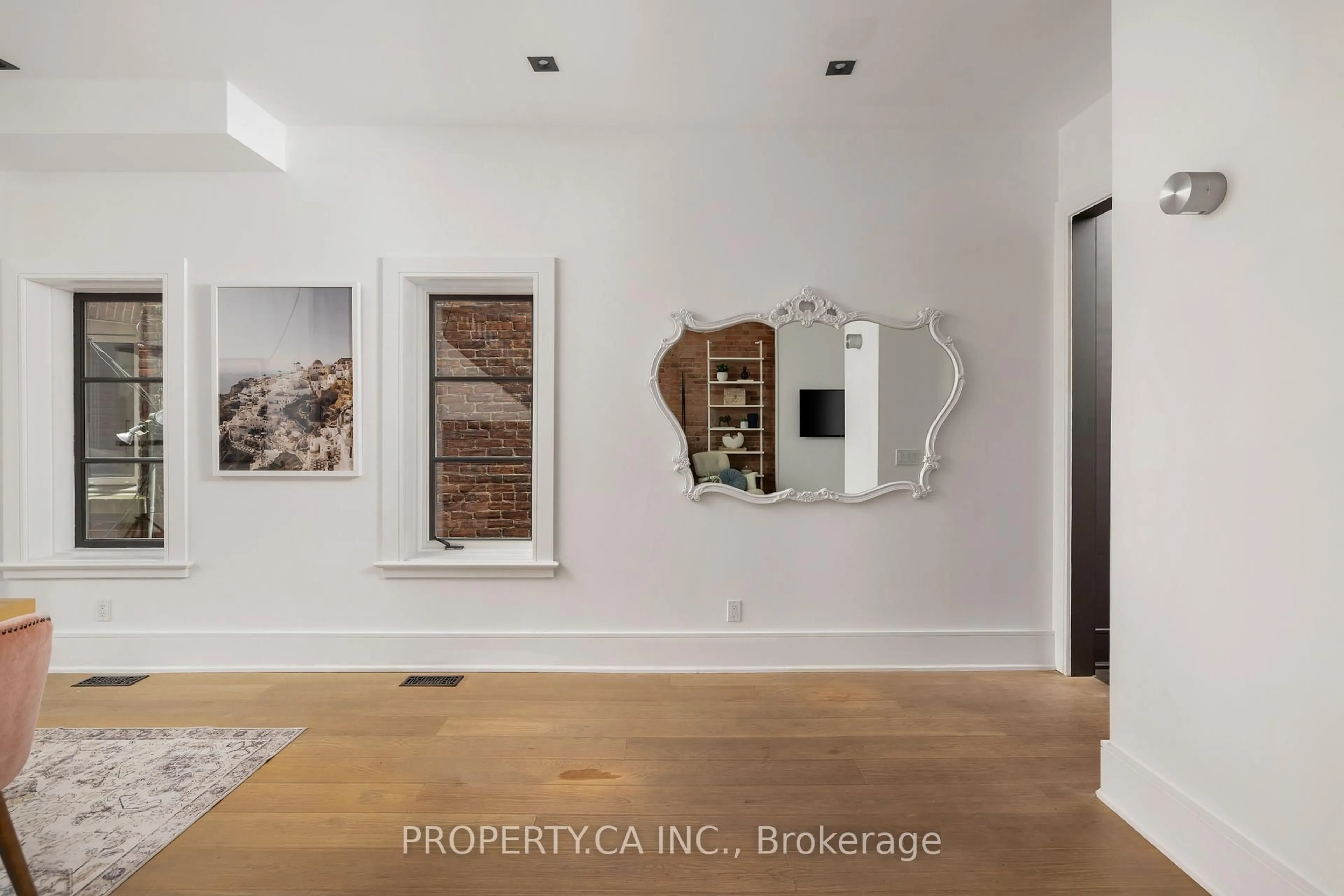 Indoor entryway for 415 Markham St, Toronto Ontario M6G 2L1