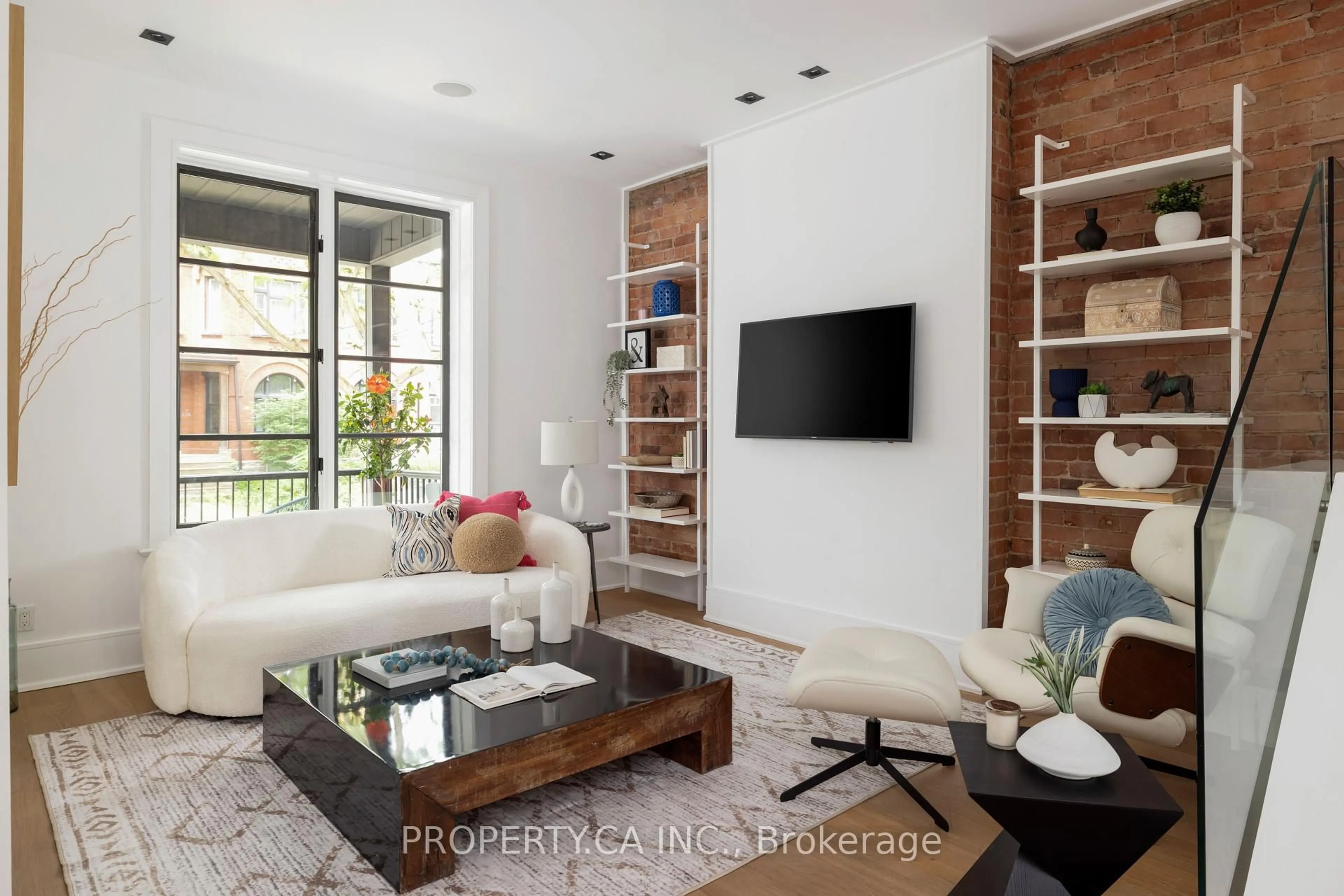 Living room with furniture, unknown for 415 Markham St, Toronto Ontario M6G 2L1