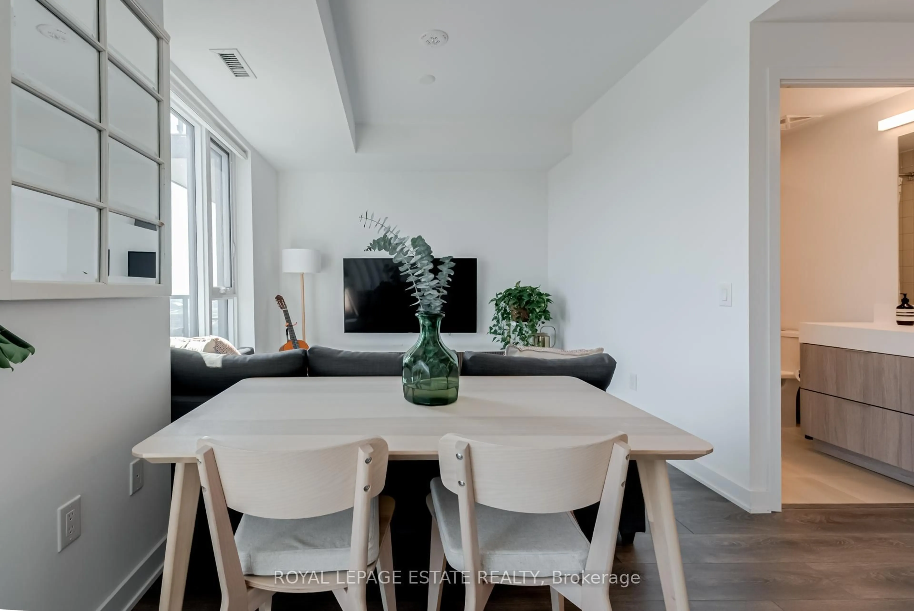 Unknown for 130 River St #2310, Toronto Ontario M5A 0R8