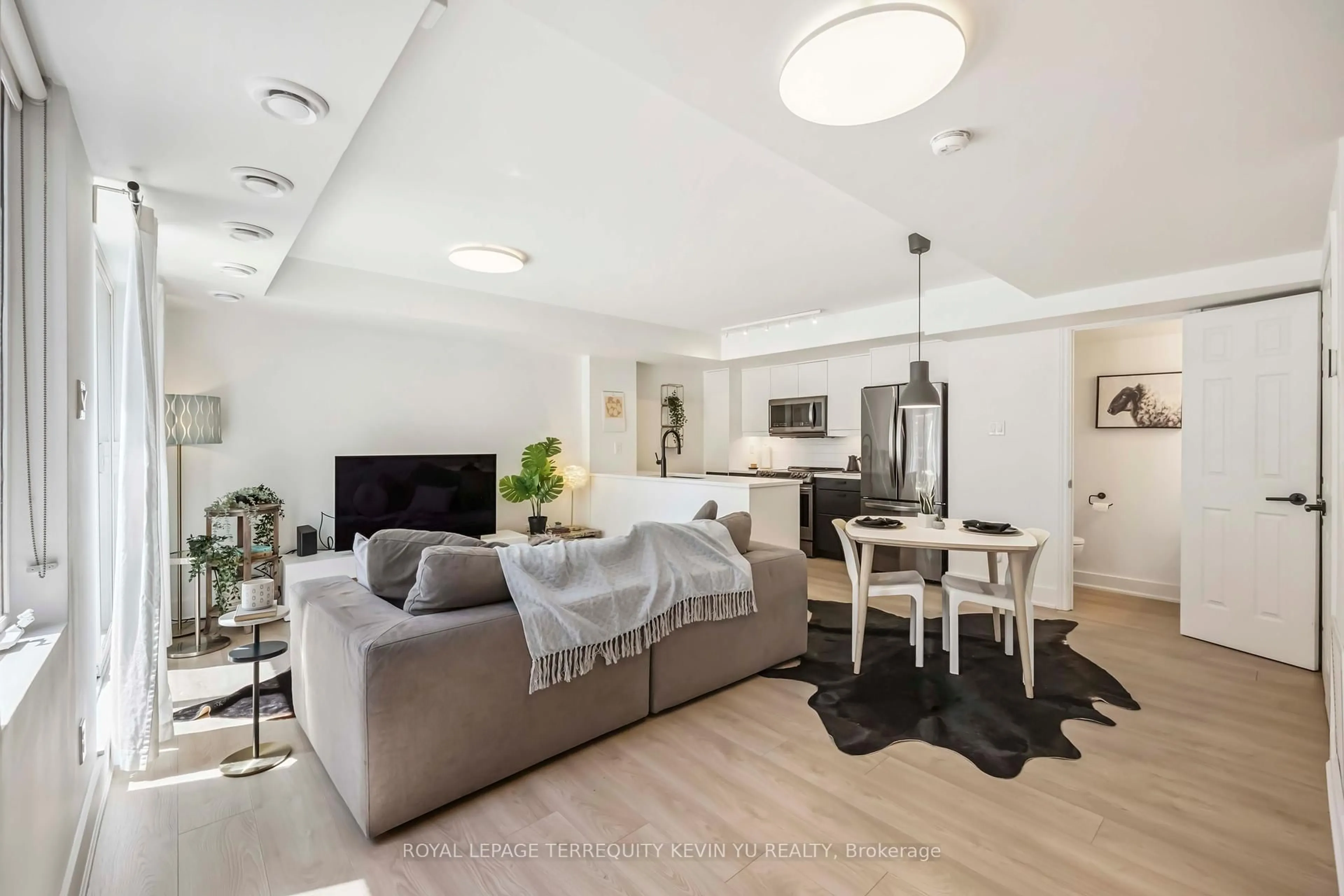Living room with furniture, unknown for 1 Ruttan St #107, Toronto Ontario M6P 0A1