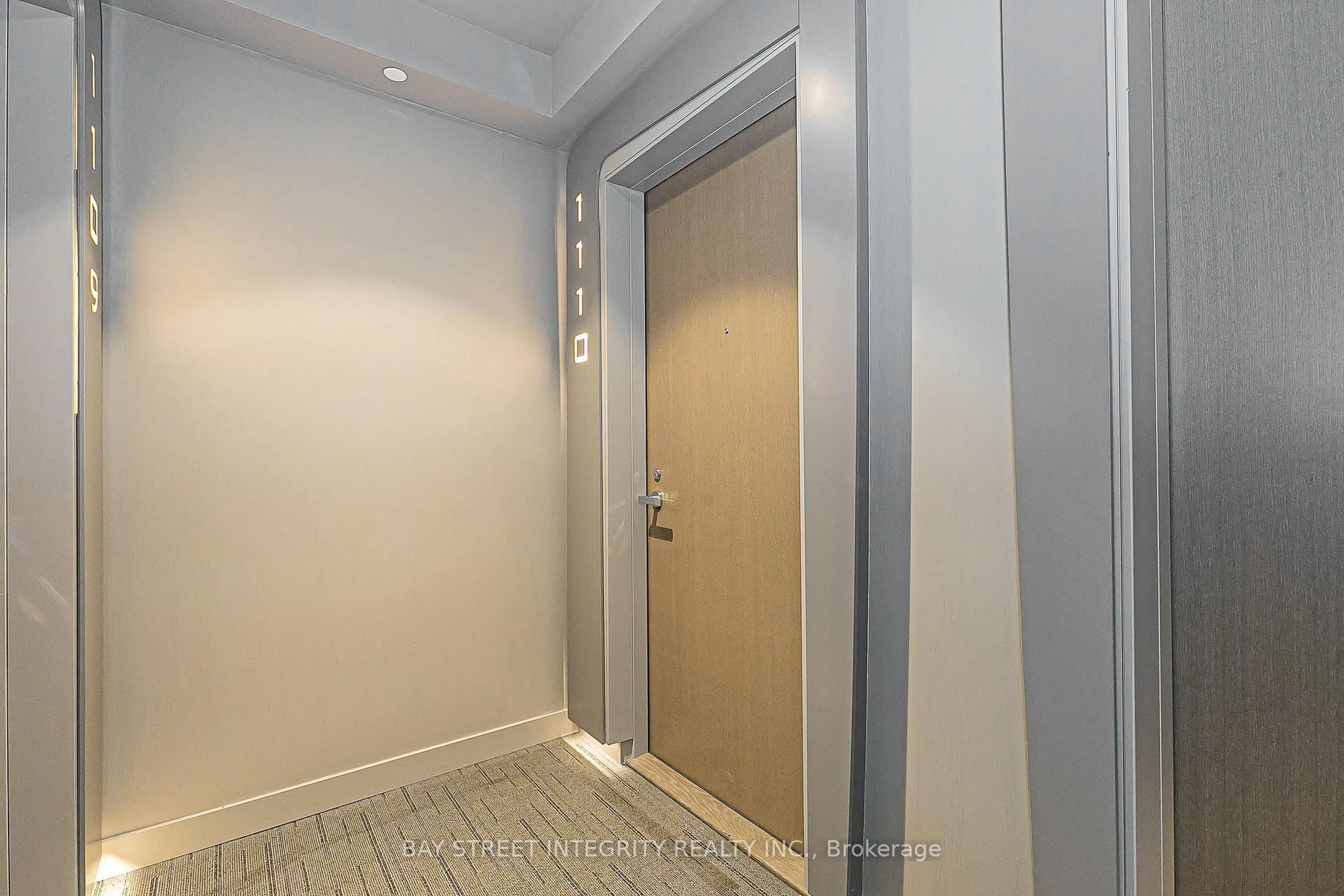 Indoor entryway for 1 Bloor St #1110, Toronto Ontario M4W 1A9