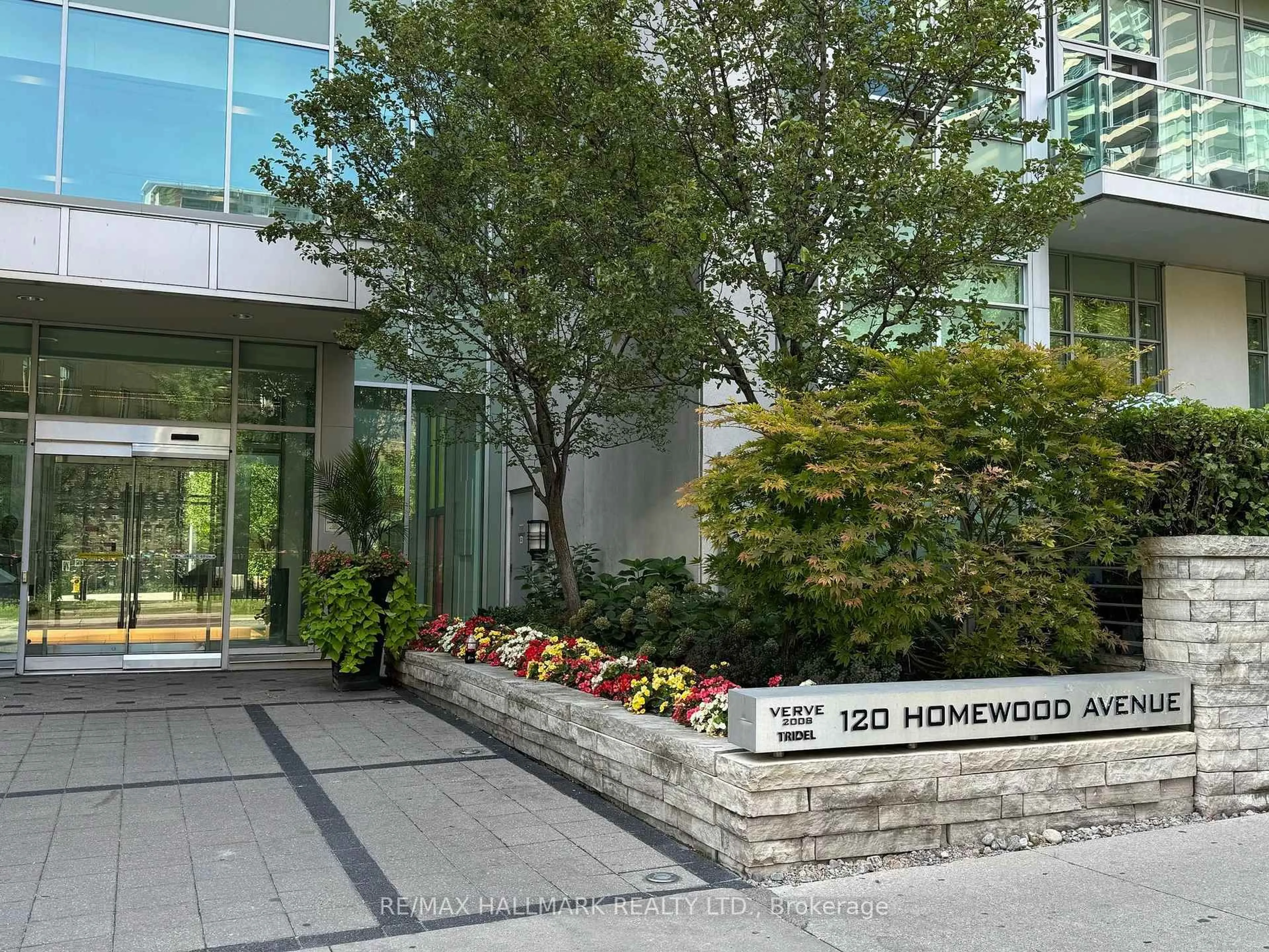 Indoor foyer for 120 Homewood Ave #215, Toronto Ontario M4Y 2J3
