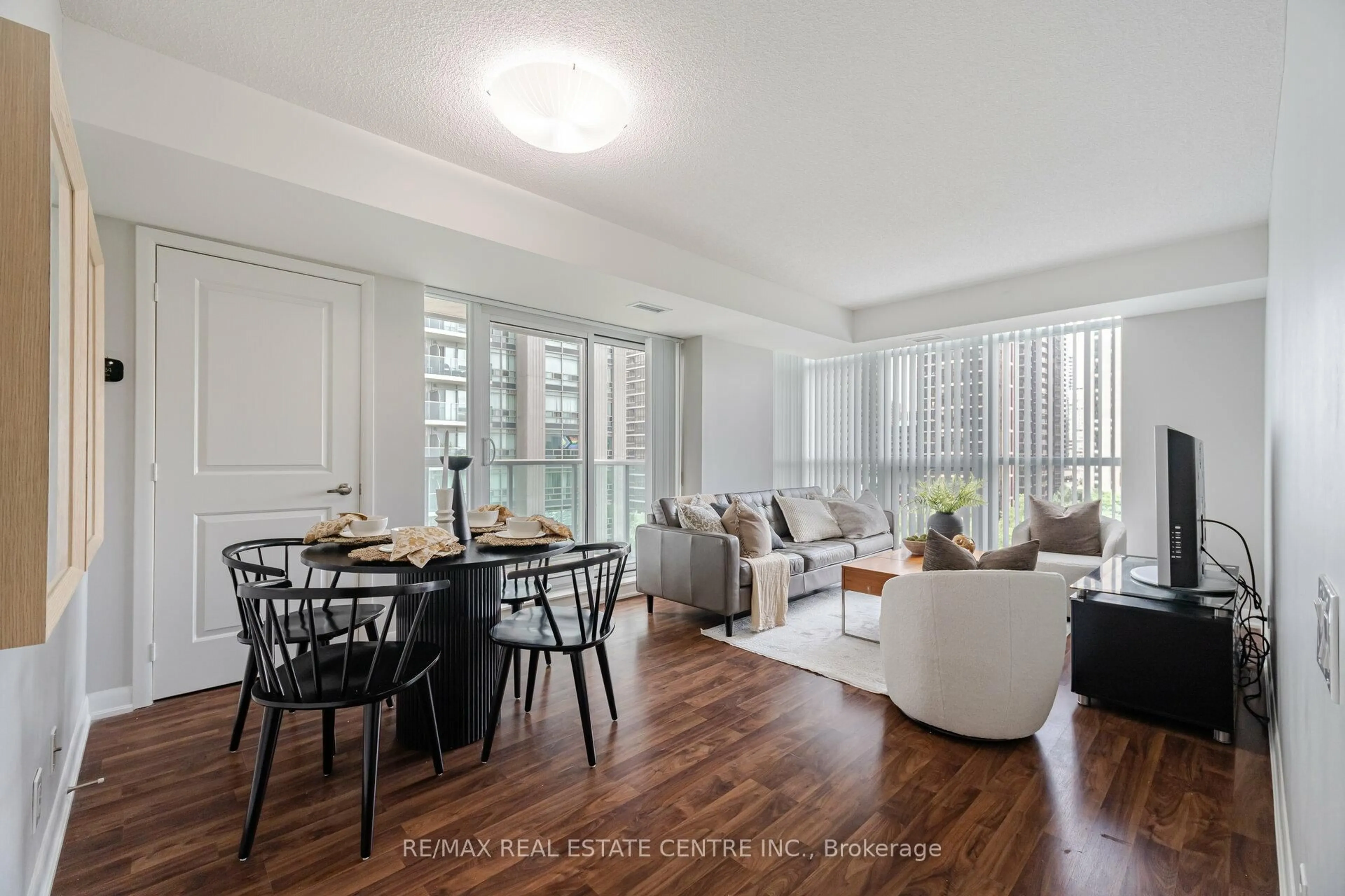 Unknown for 17 Anndale Dr #906, Toronto Ontario M2N 2W7