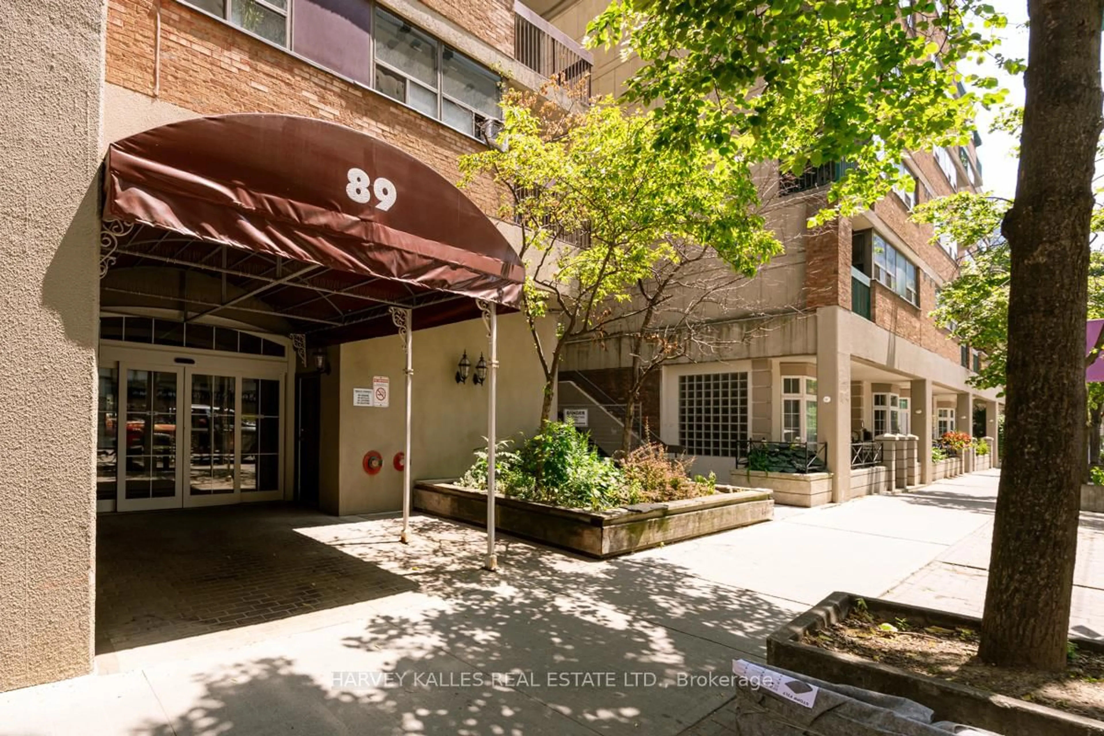 Unknown for 89 McCaul St #TH 4, Toronto Ontario M5T 2X3