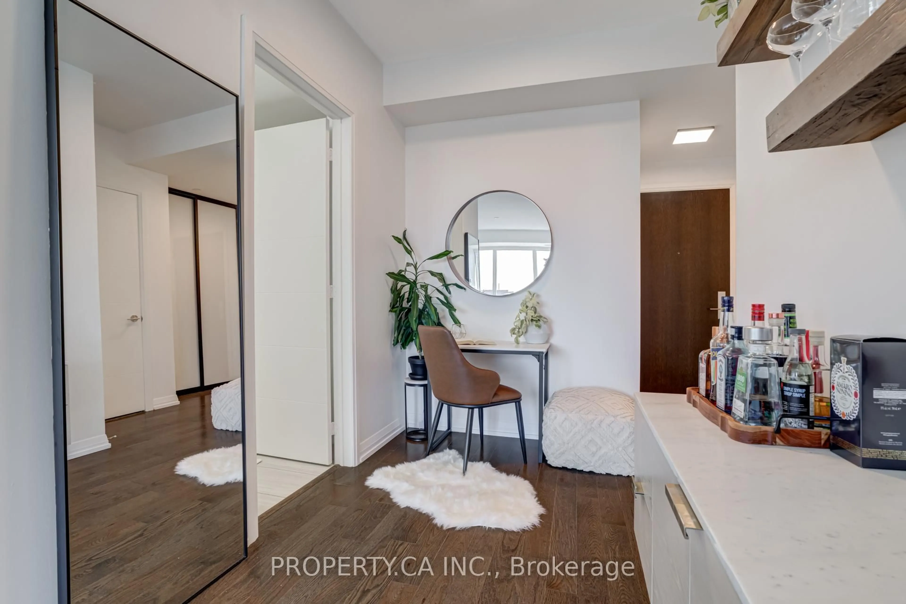 Indoor entryway for 460 Adelaide St #1228, Toronto Ontario M5A 1N6