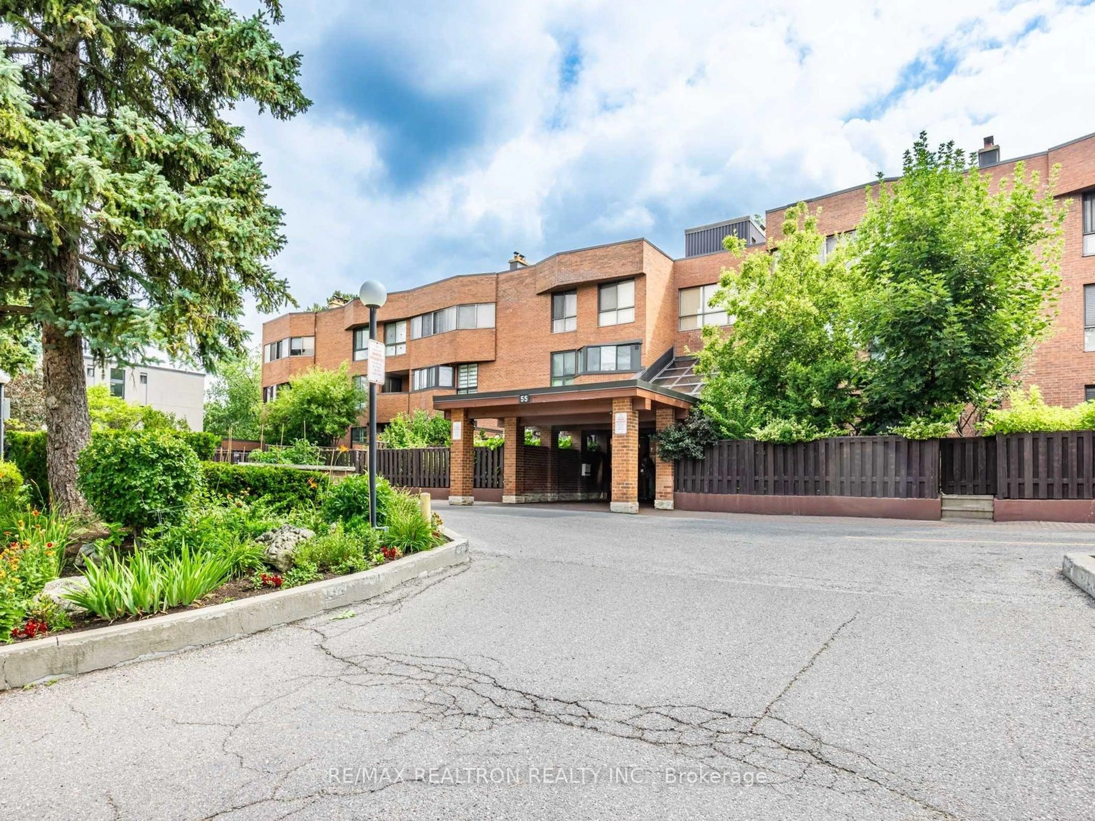 Unknown for 55 Carscadden Dr ##102, Toronto Ontario M2R 2A6